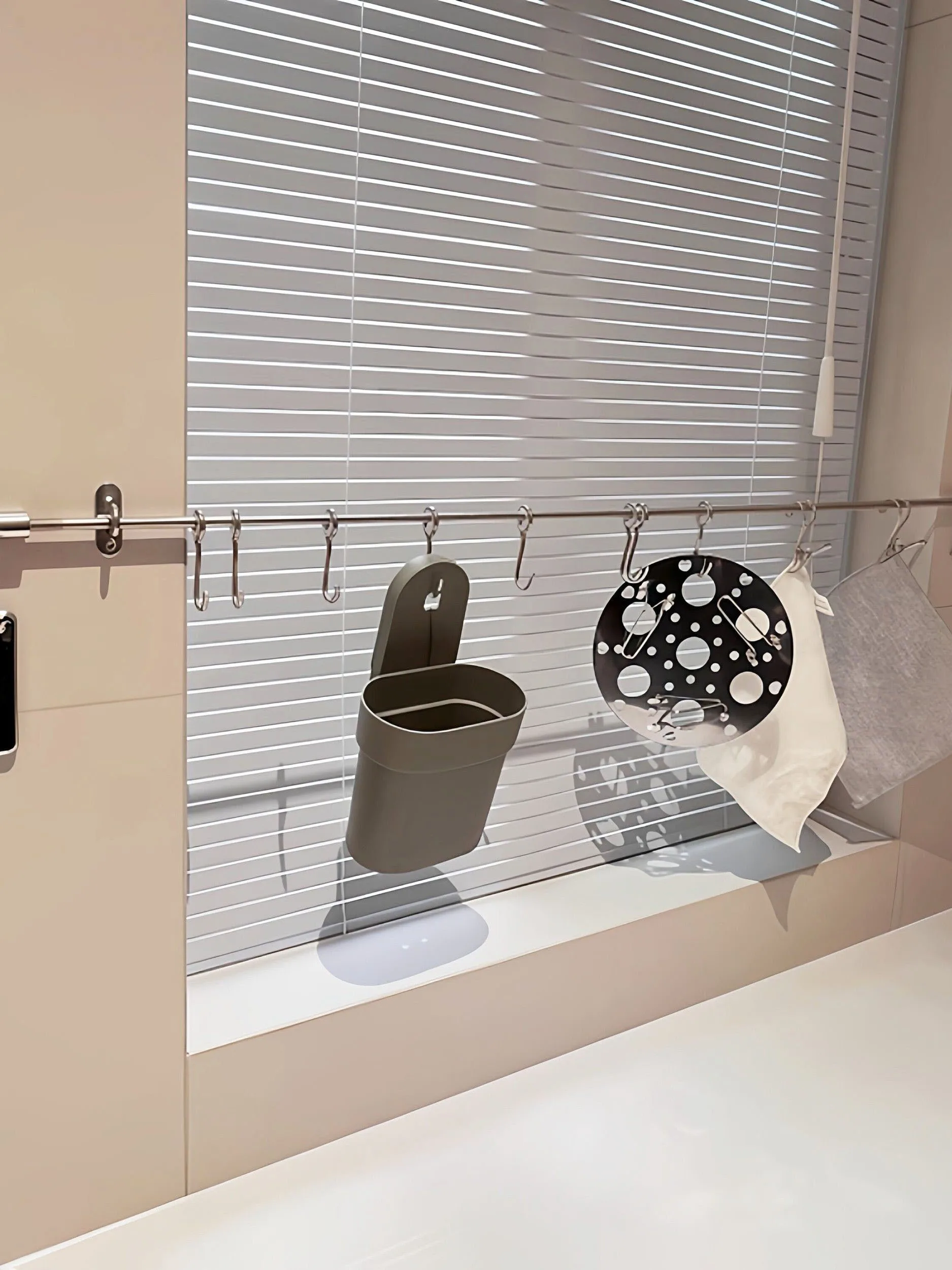 porte-serviettes-de-cuisine-en-acier-inoxydable-etagere-de-rangement-multifonctionnelle-montage-mural-sans-percage-organisateur-domestique