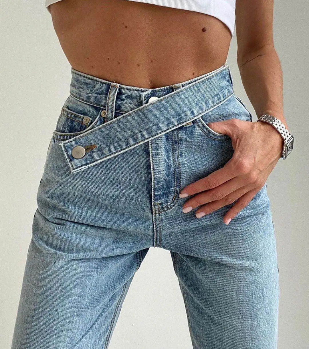 

Slimming High Waist Straight Leg Jeans Light Blue Washed Denim Belt Buckle Design Early Autumn Long Pants Women's Fashion