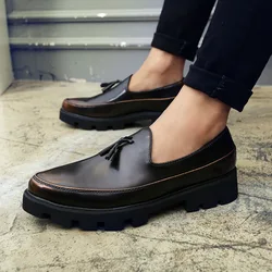 2022 Luxury Brand New Designer Shoes Men High Quality Casual Shoes Pointed Toe Men Dress Shoes Thick Soled Shoes Antiskid Shoe