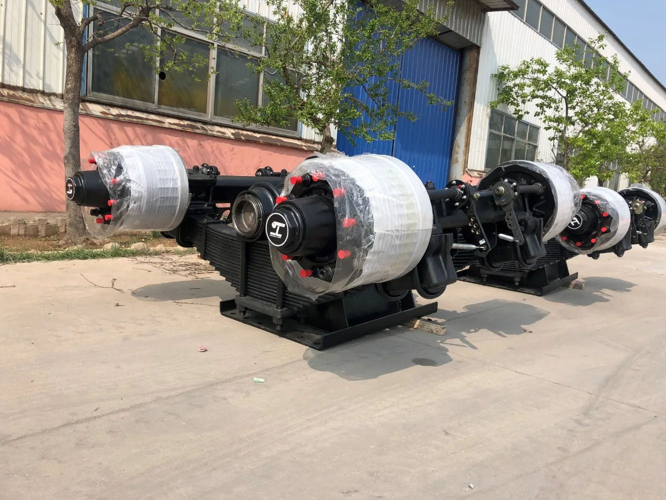 Heavy Duty 32T Germany Type Dump Truck Semi Trailer Parts Single Point 32T Bogie Suspension with Axle Steel Material