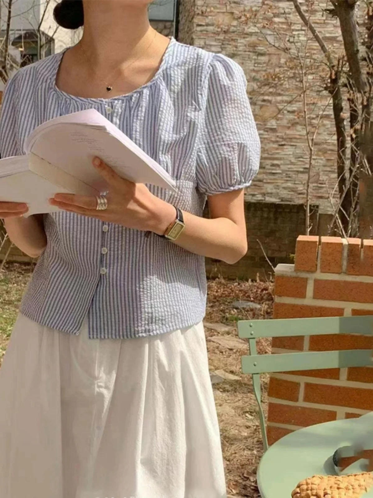 

Ретро-блузка с коротким рукавом: летний дизайн, универсальная модель, простая элегантность, модный топ в стиле INS для женщин