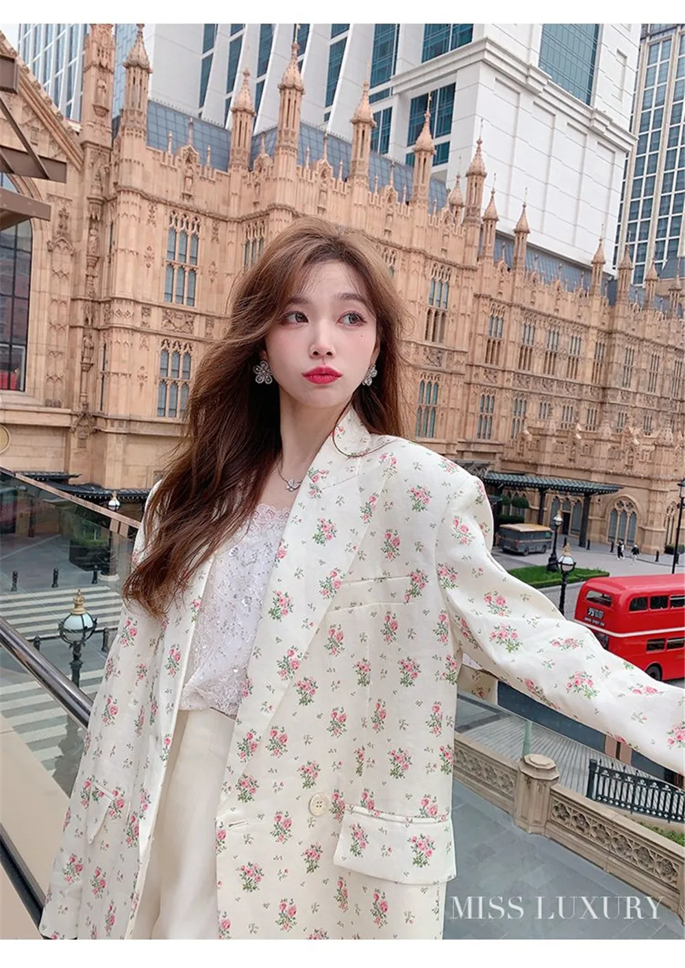 Korean niche retro custom floral long sleeved suit jacket A-line version slimming shoulder pad small suit 2024 Spring and Autumn