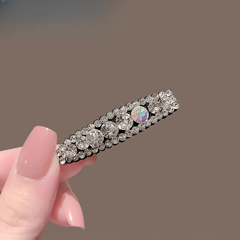 

Glamorous Silver Crystal Hair Clips Unique Luxurious Trendy Accessory Stylish Eye-Catching New Headwear For Casual Daily Outfits