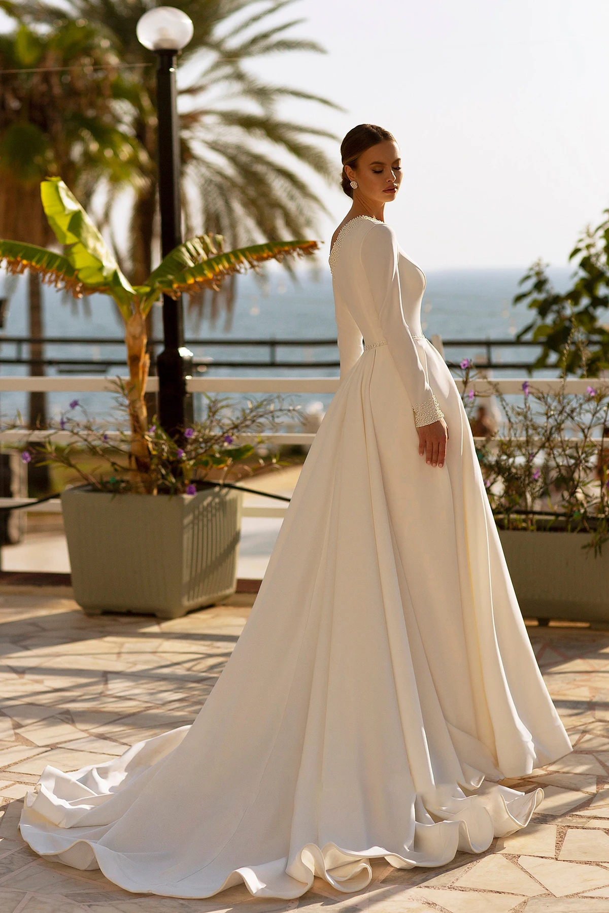 Elegant Strapless A-Line ชุดแต่งงานไข่มุกเอวใหม่ Draped ที่กำหนดเองชุดเจ้าสาวแปรงรถไฟ Robe De Mariage ขายร้อน