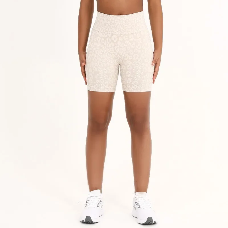 ​ ​ Pantaloncini da yoga da donna a vita alta con stampa leopardata Pantaloncini da allenamento per il sollevamento del sedere Pantaloncini sottili a tre punti da palestra senza cuciture