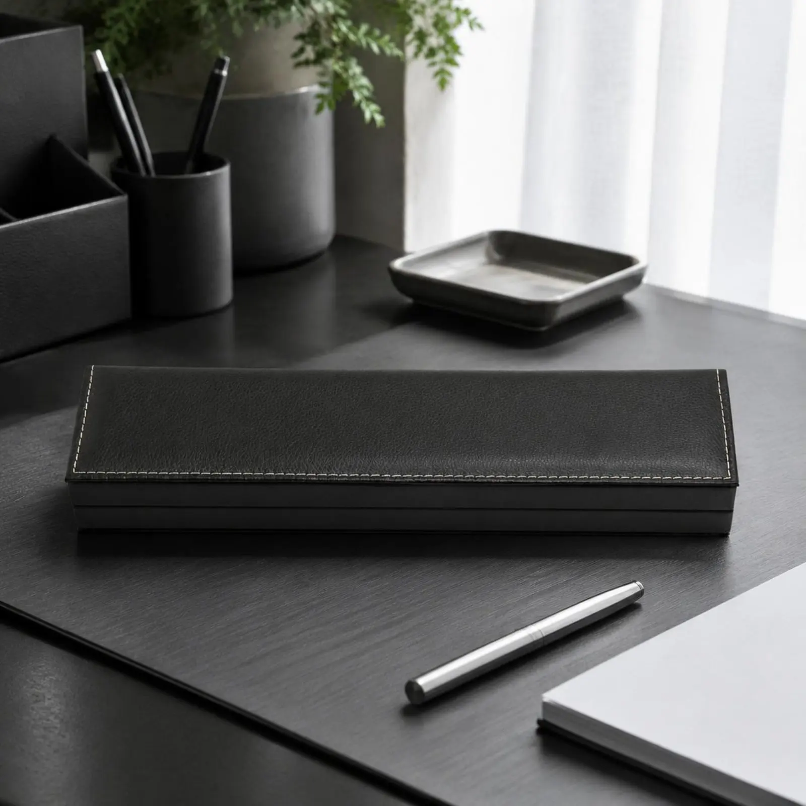 

PU Leather Watch Box Stitch Trim Long Watch Box Luxury Elegant for Retail Packaging