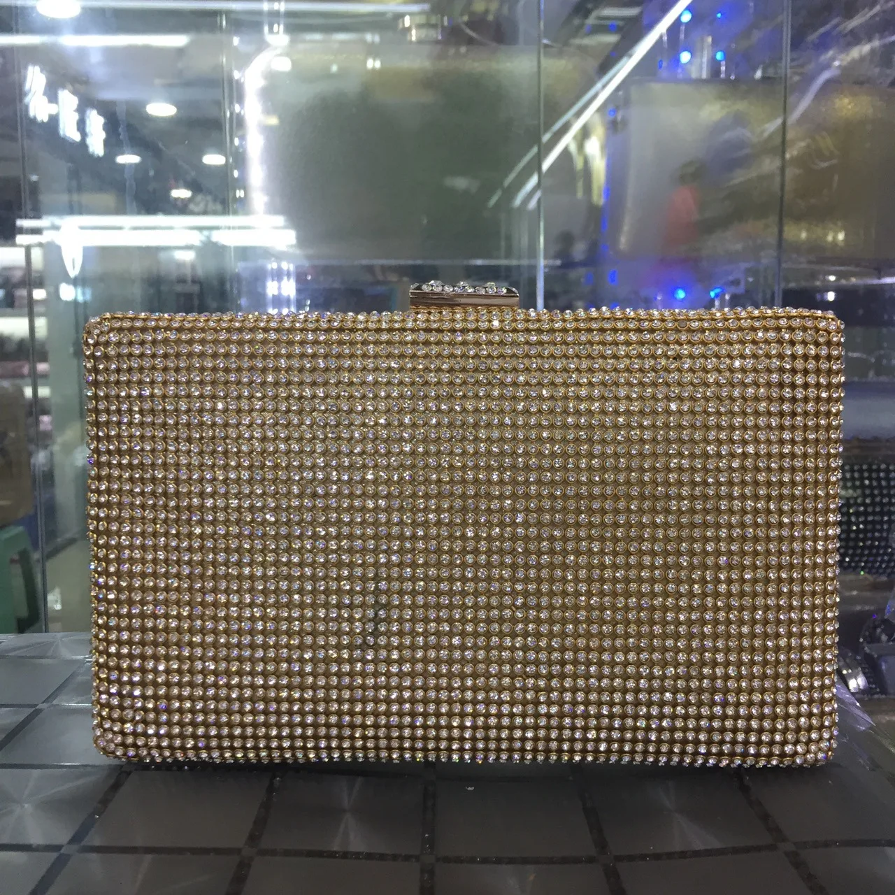 

Diamond - Encrusted Women's Dinner Bag Flat Box Diamond Clutch, Full Diamond Small Square Box Bag Shiny And Elegant For Banquets