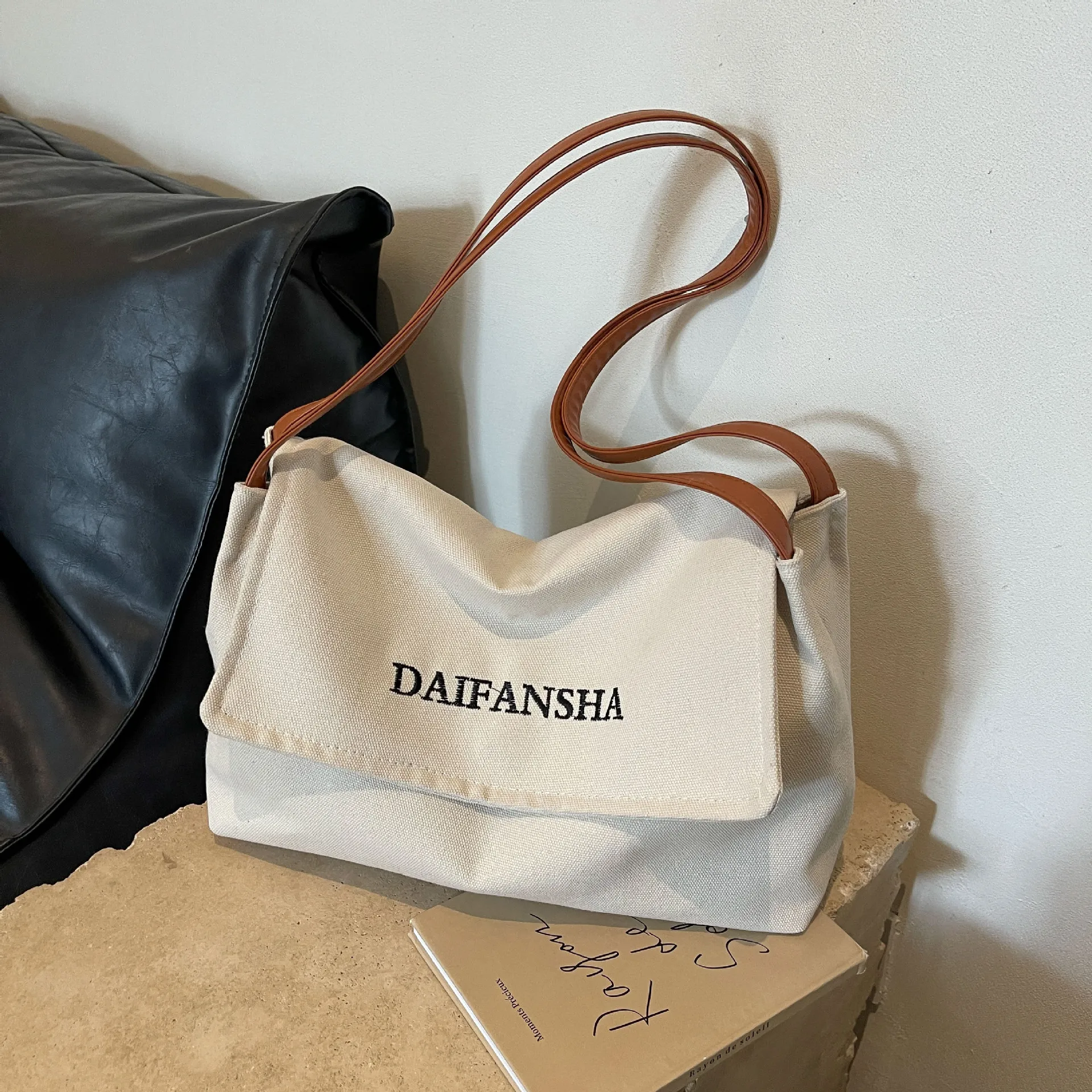 

Fashion Letter Large Capacity Women's Shoulder Bag - New Stylish Versatile High-End, Casual Commute Handbag