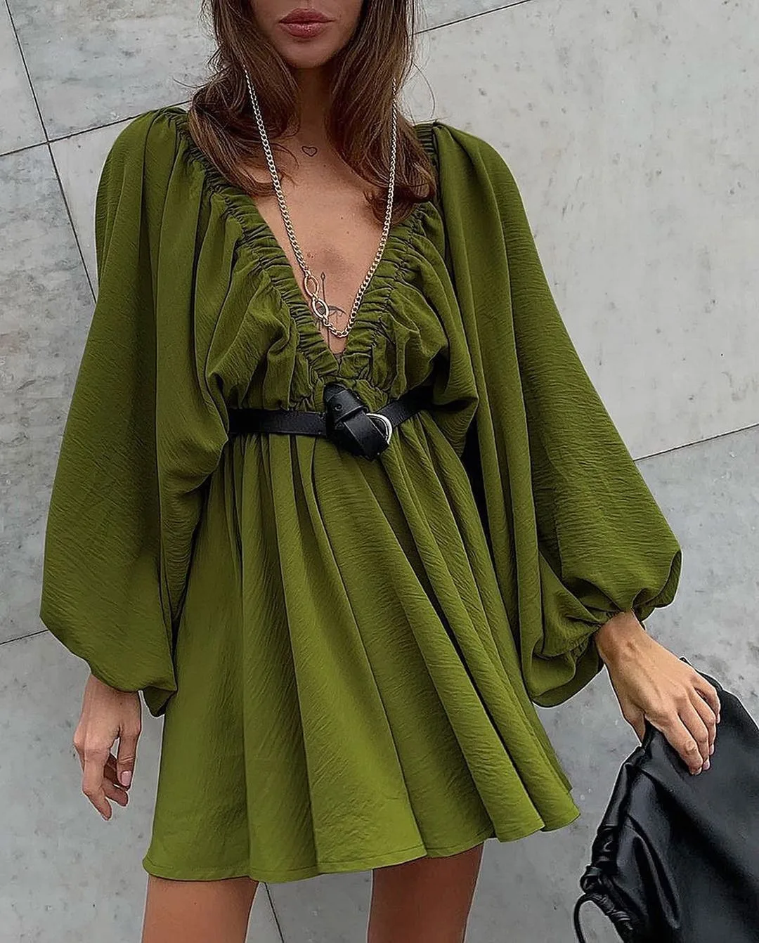 

Fashion Sexy Low Cut Pleated Dresses for Women, Backless Lantern Sleeve, V-Neck, High Waist, Casual A-Line Green Dress, Summer