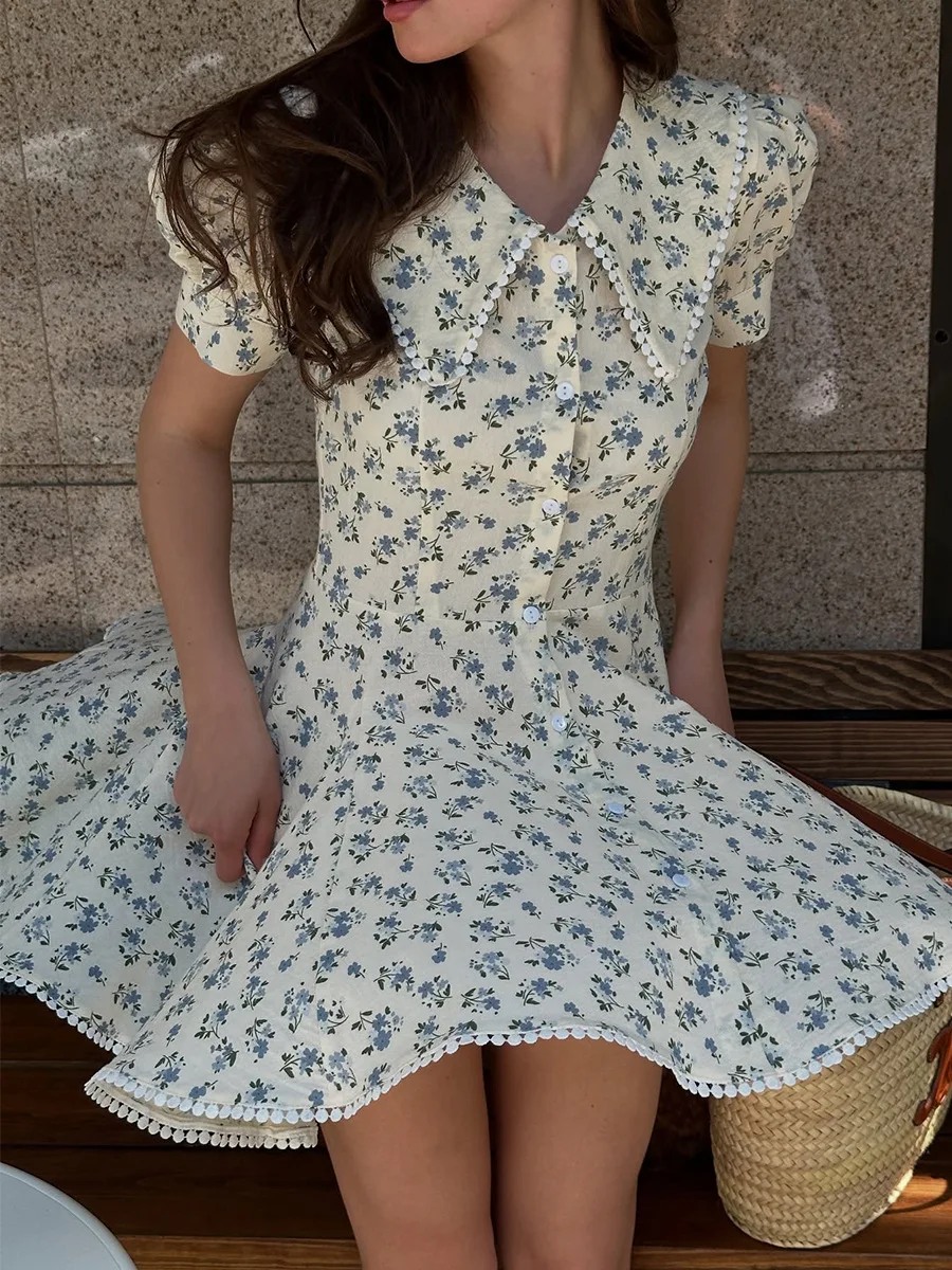 Bornladies 2026 Sommer Neues Blumenmuster Kurzarmkleid Damen Elegantes Figurbetontes Süßes Knopfleisten-Minikleid mit Puffärmeln – Detail 7