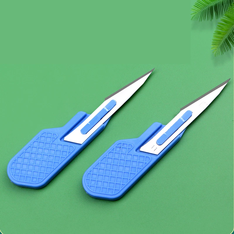 Surgical blade 11 gauge pointed plastic trimmer cutting blade