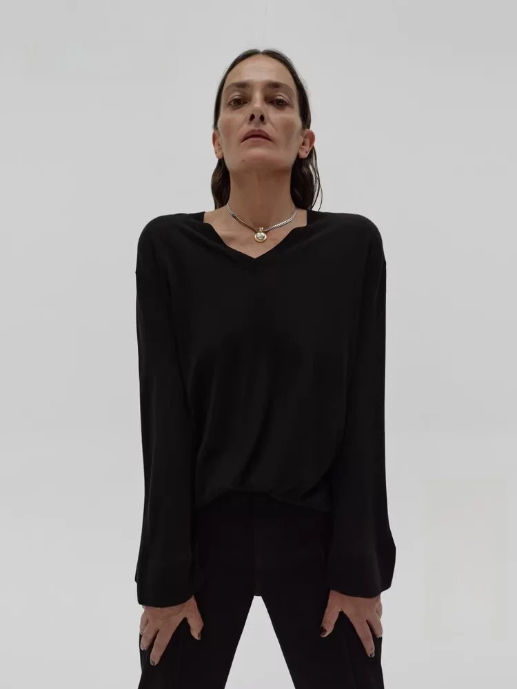 

Edition Red Label Spring 2025 V-Ne Overhead Wool Sweater EBESWT044 Women's Knittedwear Regular Fit Long Sve Pure Color