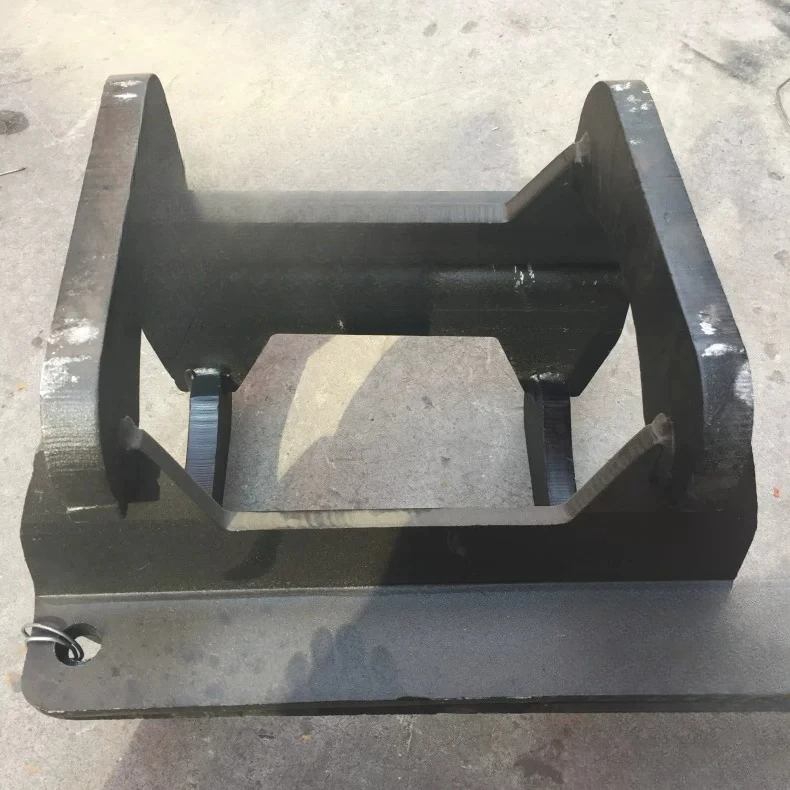 Excavator chain guard HD700 820 heavy wheel protection frame, chain sprocket bracket chassis accessories