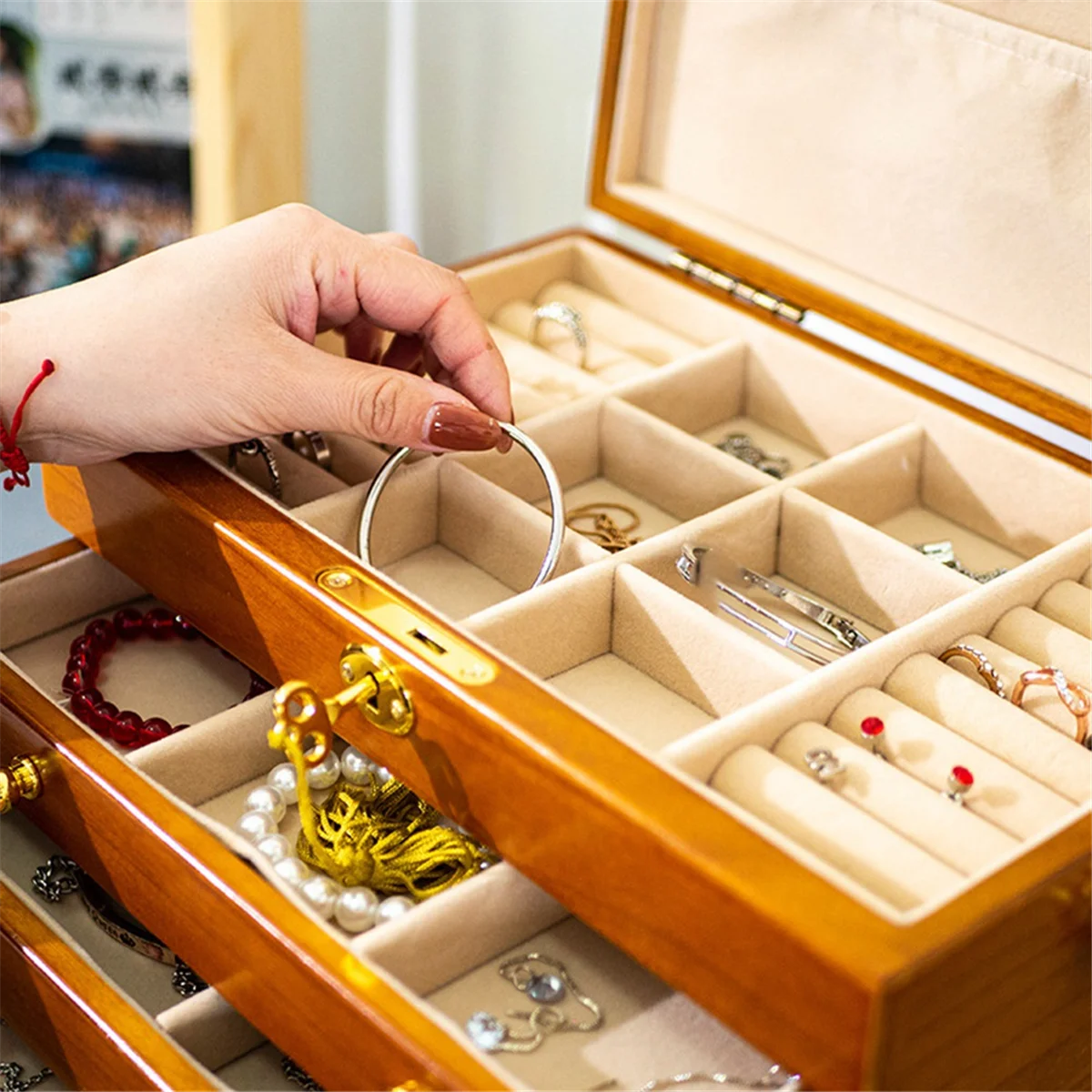 

Vintage Style Wooden Jewelry Box Four Layers Jewelry Storage Box with Lock for Jewelry Ring Necklace