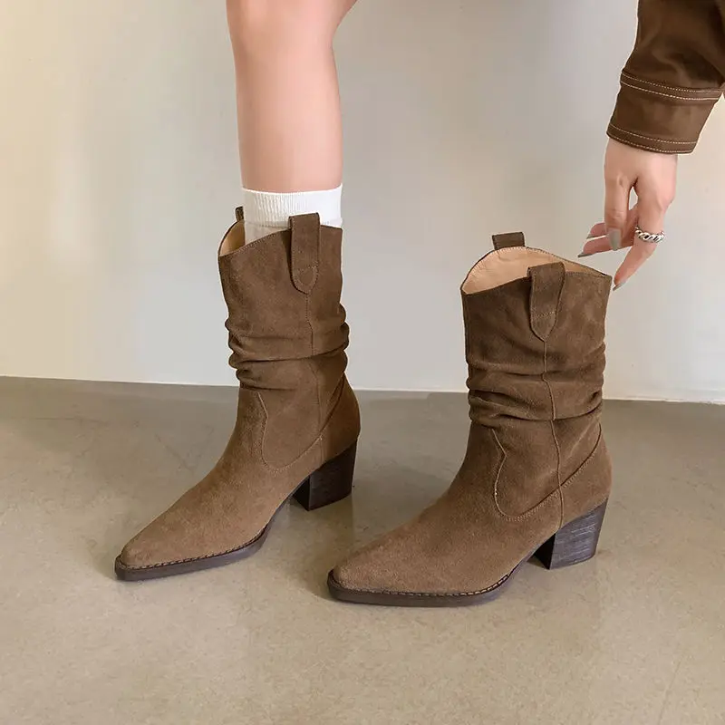 

Arden Furtado 2025 Autumn Cow suede Pleated Western boots Square toe pull-on Chunky heels Short boots Large size Women's Boots