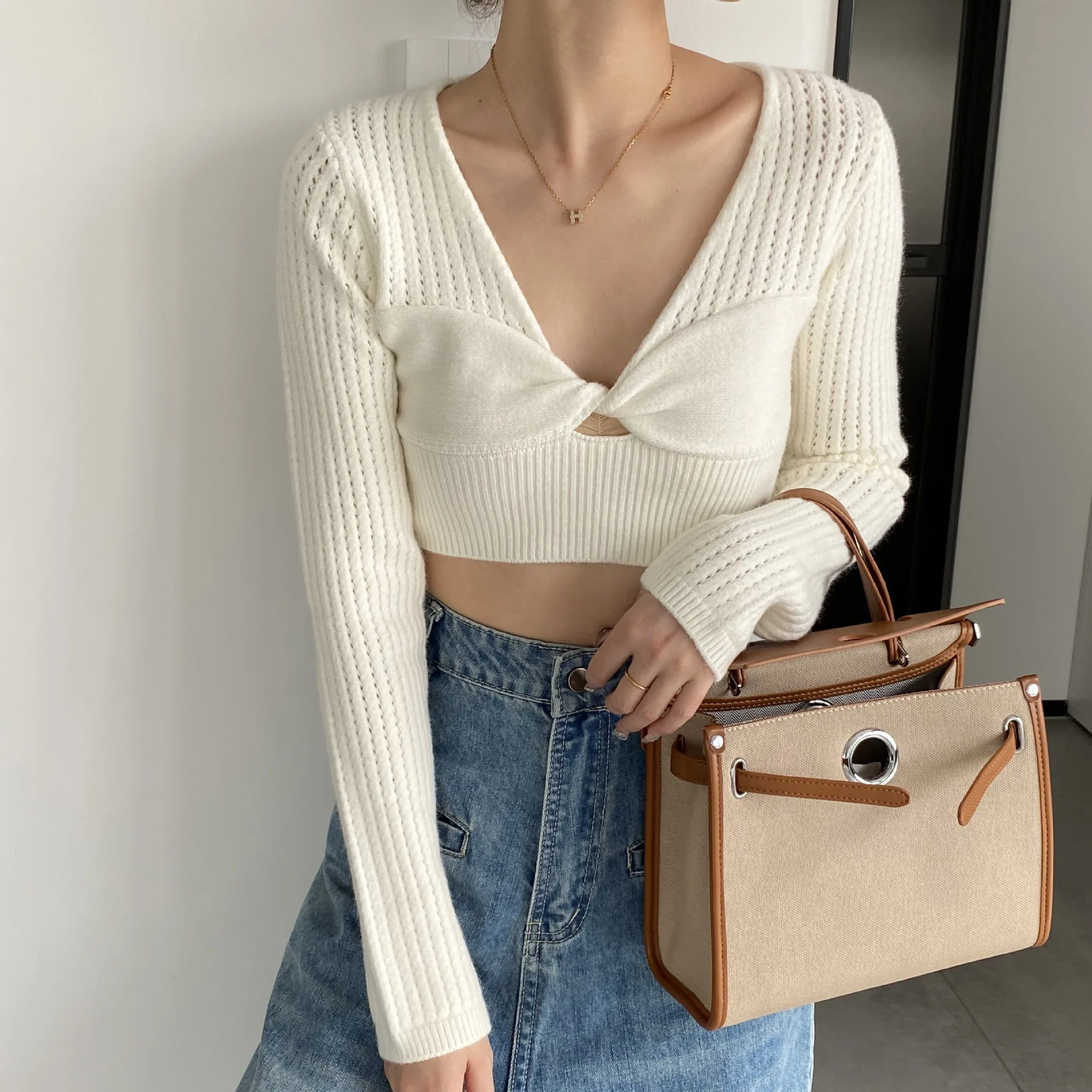 Sexy V-neck Knitted Sweater Women Solid Color Slim Bottom Cropped Top