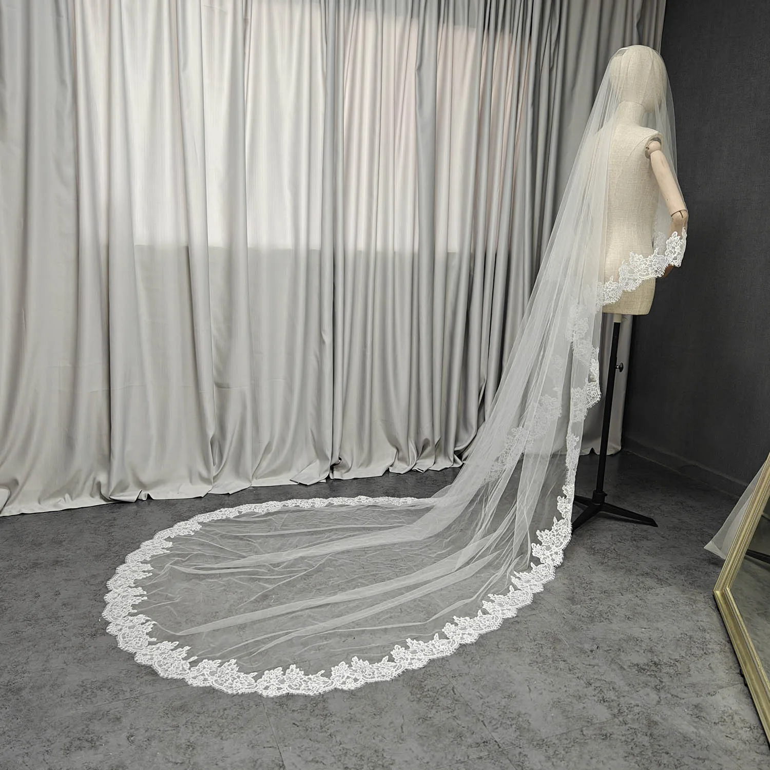 2 Layers with Blusher Customized Romantic Eyelash Lace Drop Wedding Veil 2.5m/3m/3.5m Long Bridal Veil with Comb Wedding Dress