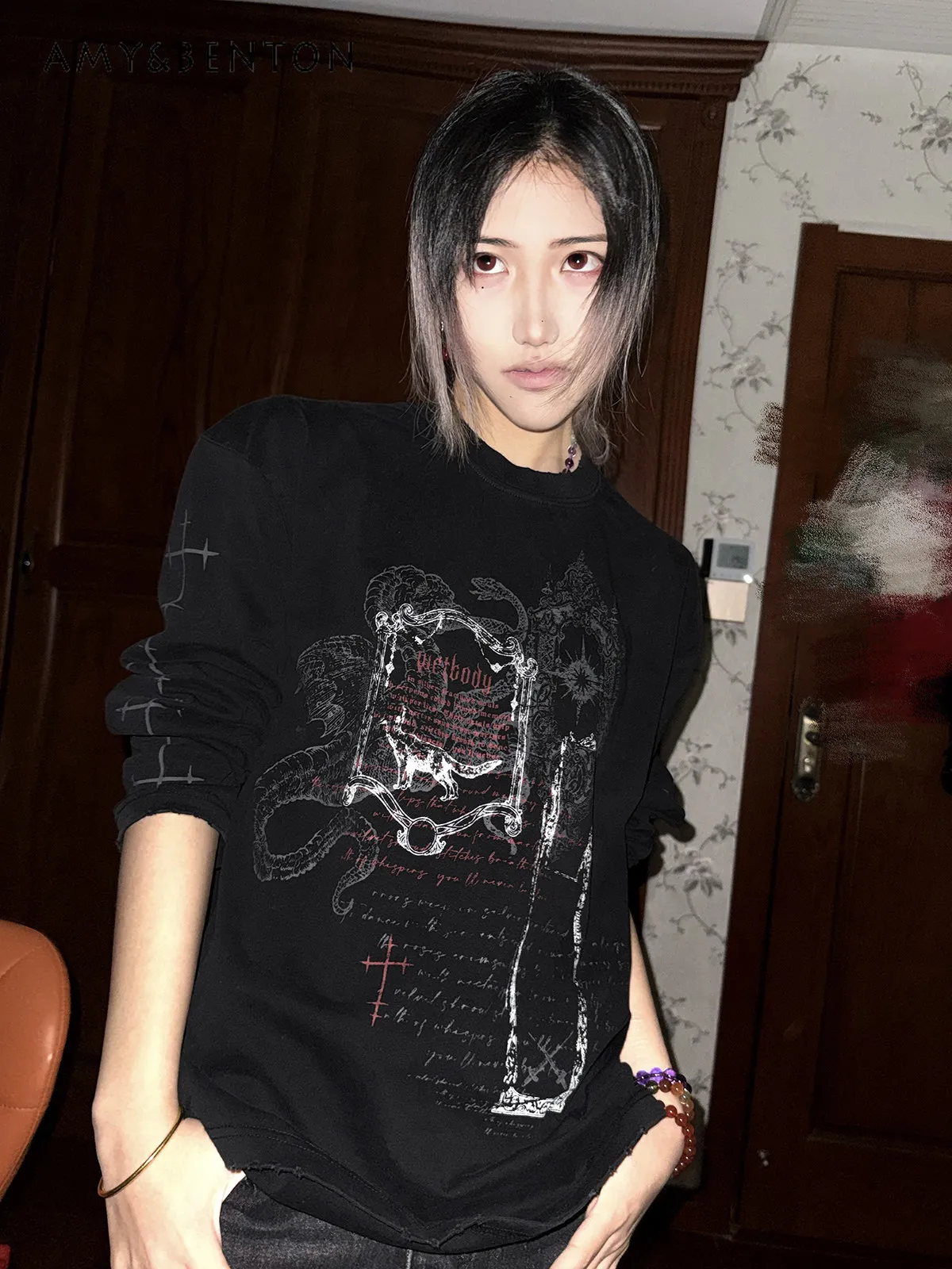 

Spring and Autumn Subculture Dark Gothic Street Style Women's Black Letter Snake Print Round Neck Long Sleeve T-Shirt