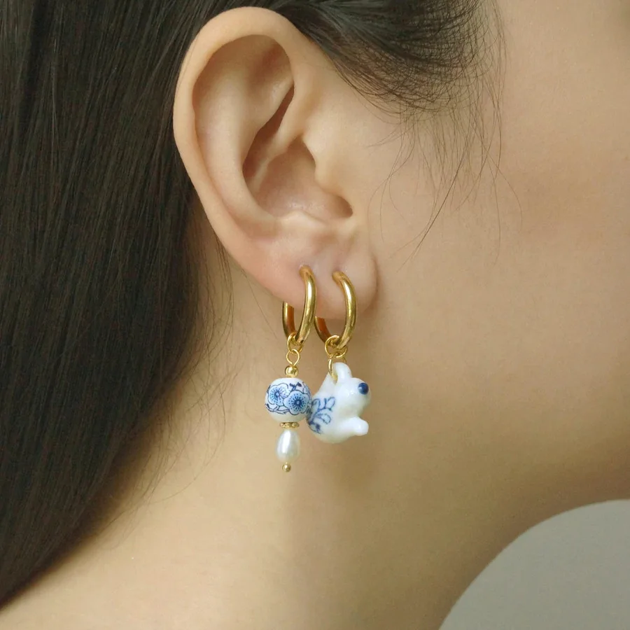 Fashion Blue and White Porcelain Asymmetric Drop Earrings Vintage Ceramic Round Stainless Steel Hoop Earring Exquisite Jewelry