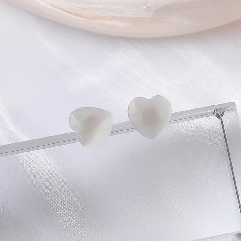 Translucent Heart Stud Earrings for Women White Acrylic Small Earrings Korean Fashion Girls Ear Jewelry Oorbellen Christmas Gift
