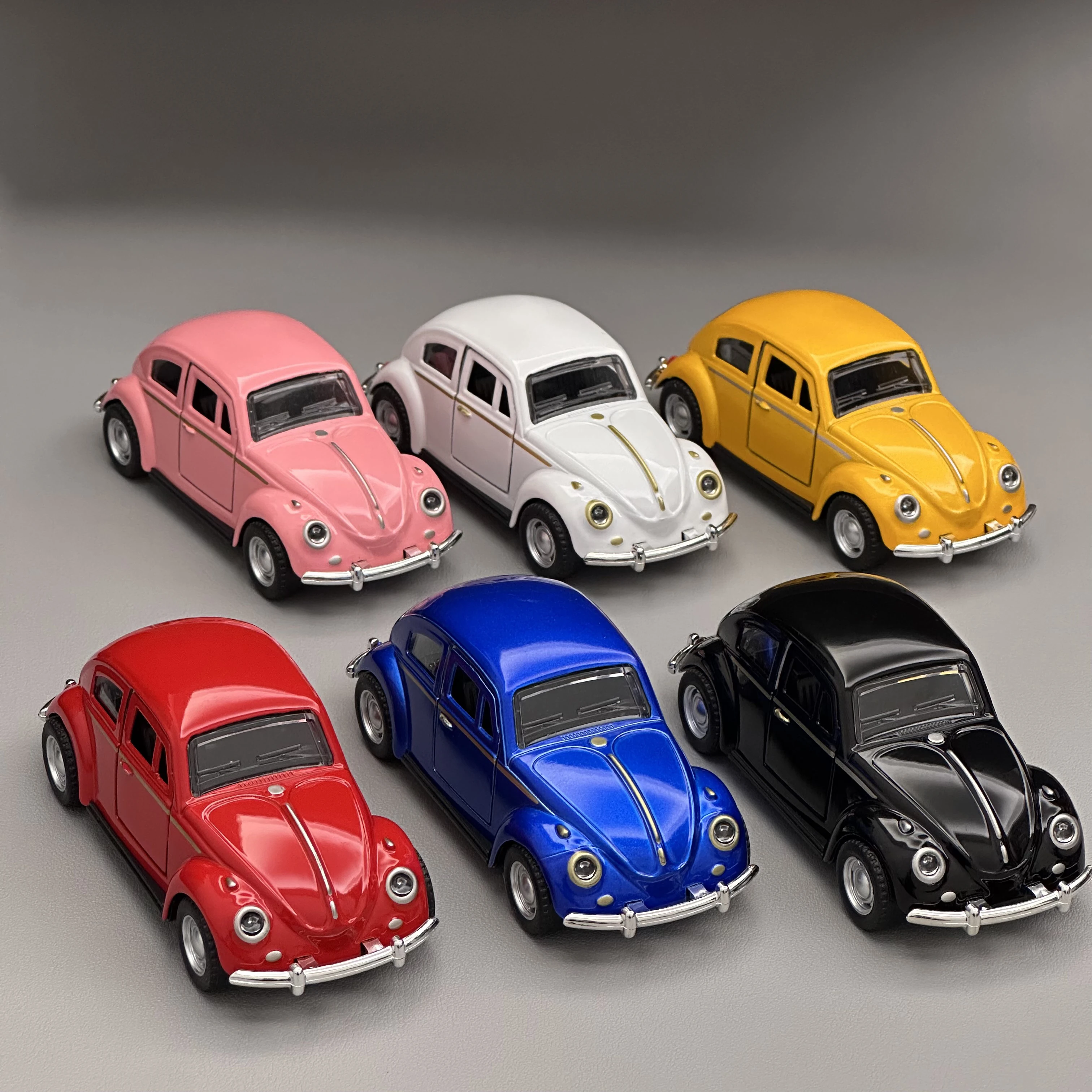 1/36 Scale Diecast Alloy Beetle Model Car Classic Retro Vehicle Toy Metal Body Pull Back Function Opening Doors Mini Car Gifts