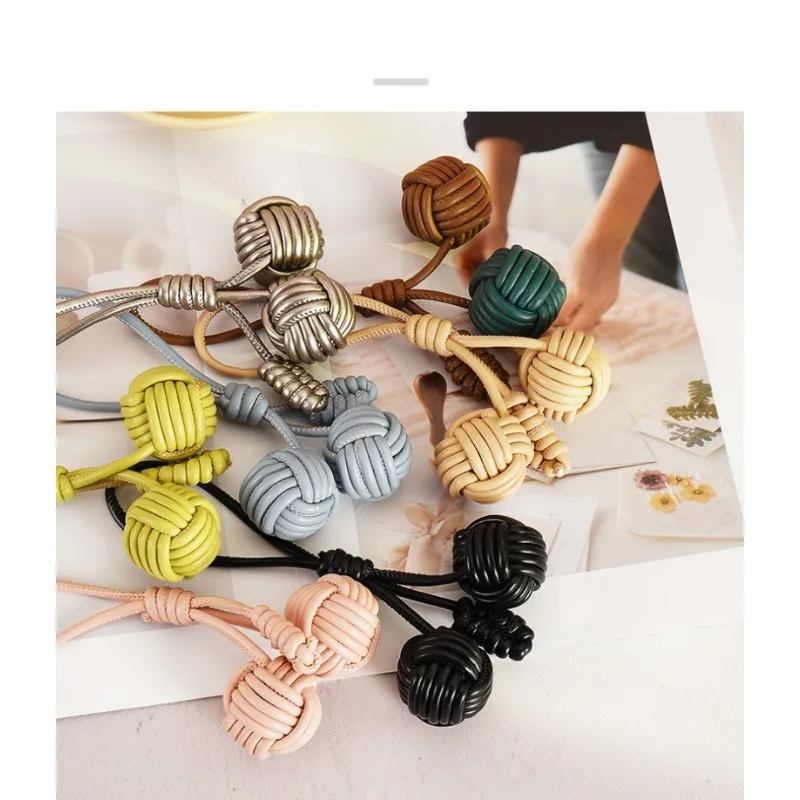 กระเป๋าดีไซเนอร์เกาหลีอินเทรนด์จี้ลูกบอลหิมะแฮนด์เมดทอบอลอเนกประสงค์กระเป๋าอุปกรณ์เสริมขายส่งรถแขวนตกแต่งหรูหรา