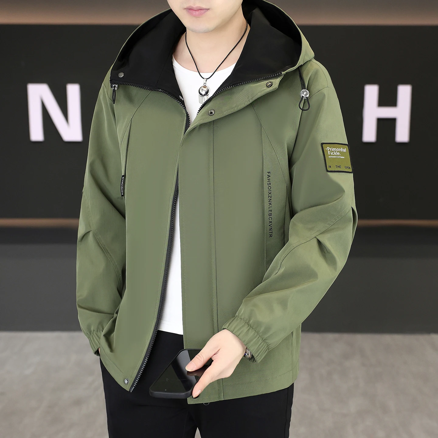 

Men's Faionable Hooded Jaet Spring Autumn New Sle Youthful Polyester Fiber Casual Wear Resistant to Wrinkle Procing