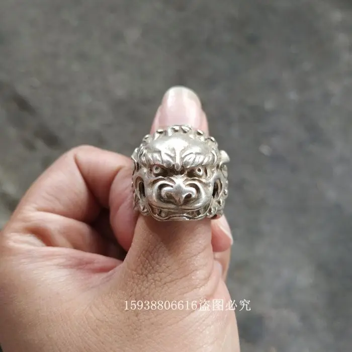 Antique bronze collection  old silver Tibetan silver Miao silvery white copper animal head lion head ring ring finger old goods