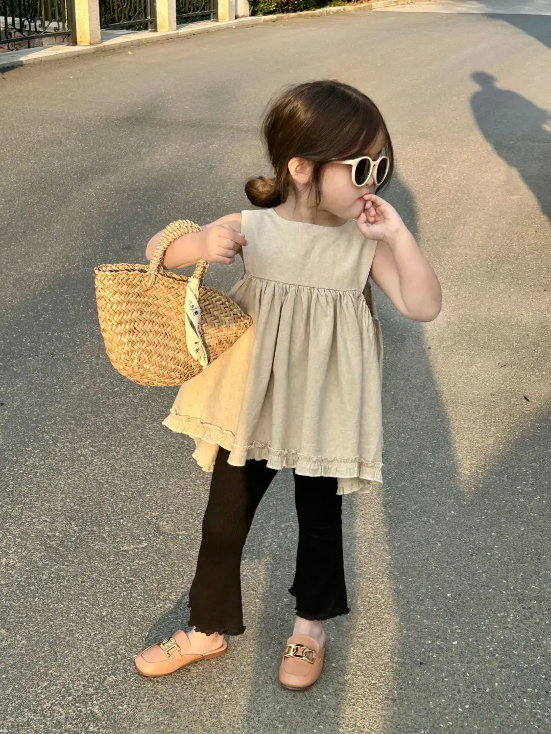 Girls Summer 2024 New Style Lace Pleated Tank Top T-shirt Top Black Pants Sweet and Gentle Two Piece Set