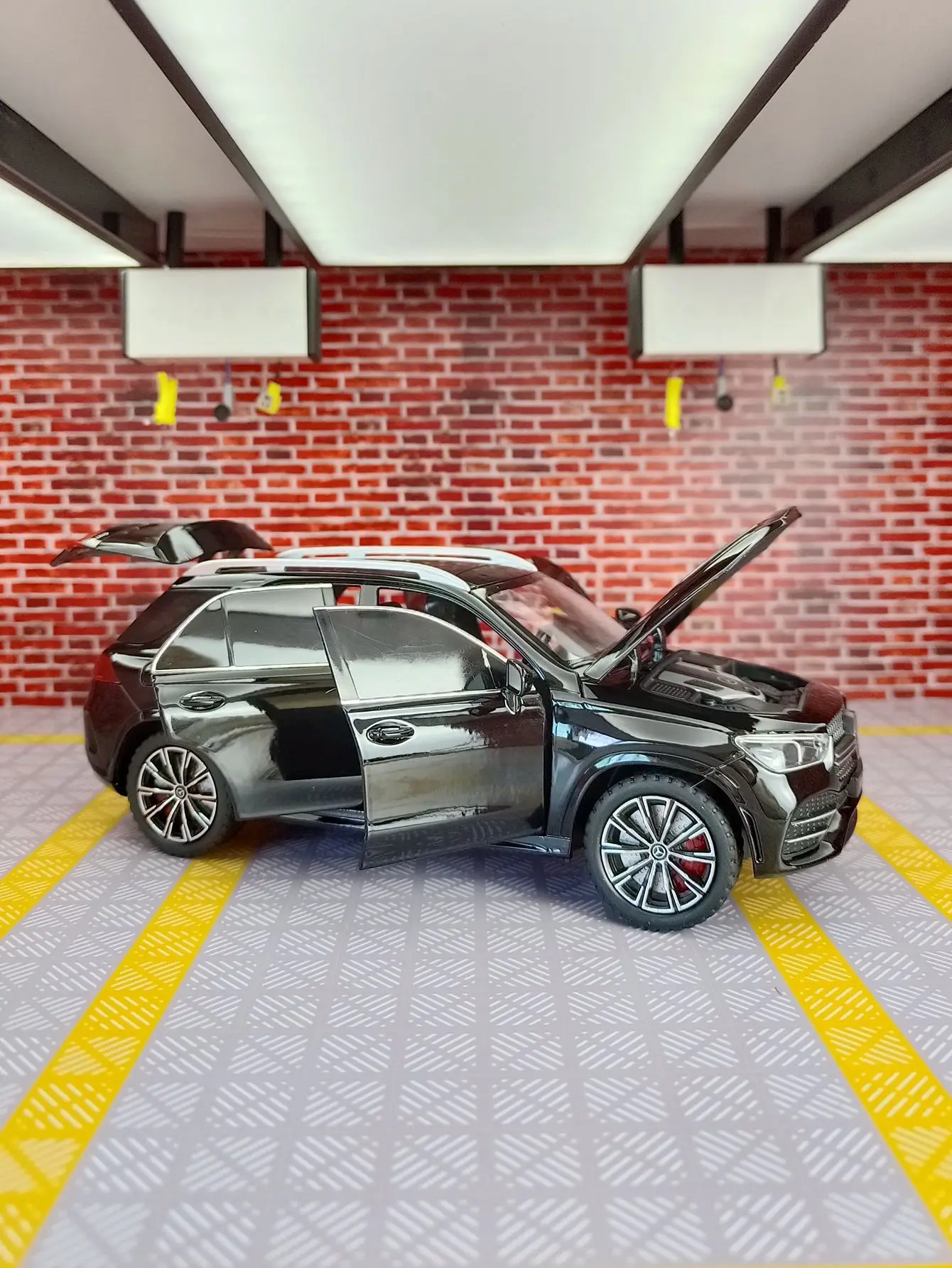 Mercedes-Benz GLE SUV Diecasts en alliage et véhicules jouets, modèle de voiture, son et lumière, dos côtelé, cadeaux pour enfants, 1:24