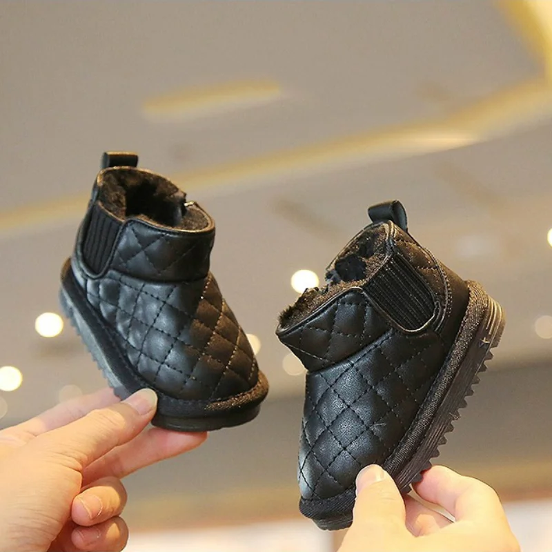 Winter 2024 New Children Snow Boots Boys Girls Soft Warm Short Boots with Thick Fur Princess Shoes Retro Cotton Shoes Baby Boots