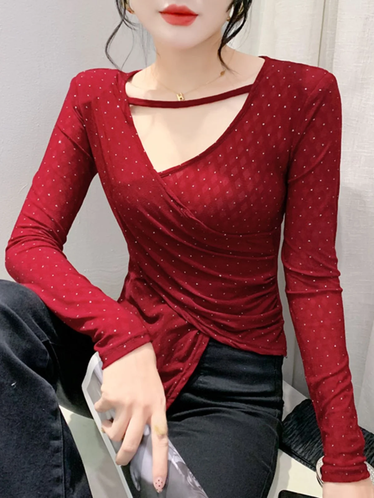 

Модная женская футболка с длинным рукавом и V-образным вырезом, приталенная, с перекрестной завязкой на талии, осенне-зимняя, уличный стиль, облегающая, с принтом в горошек