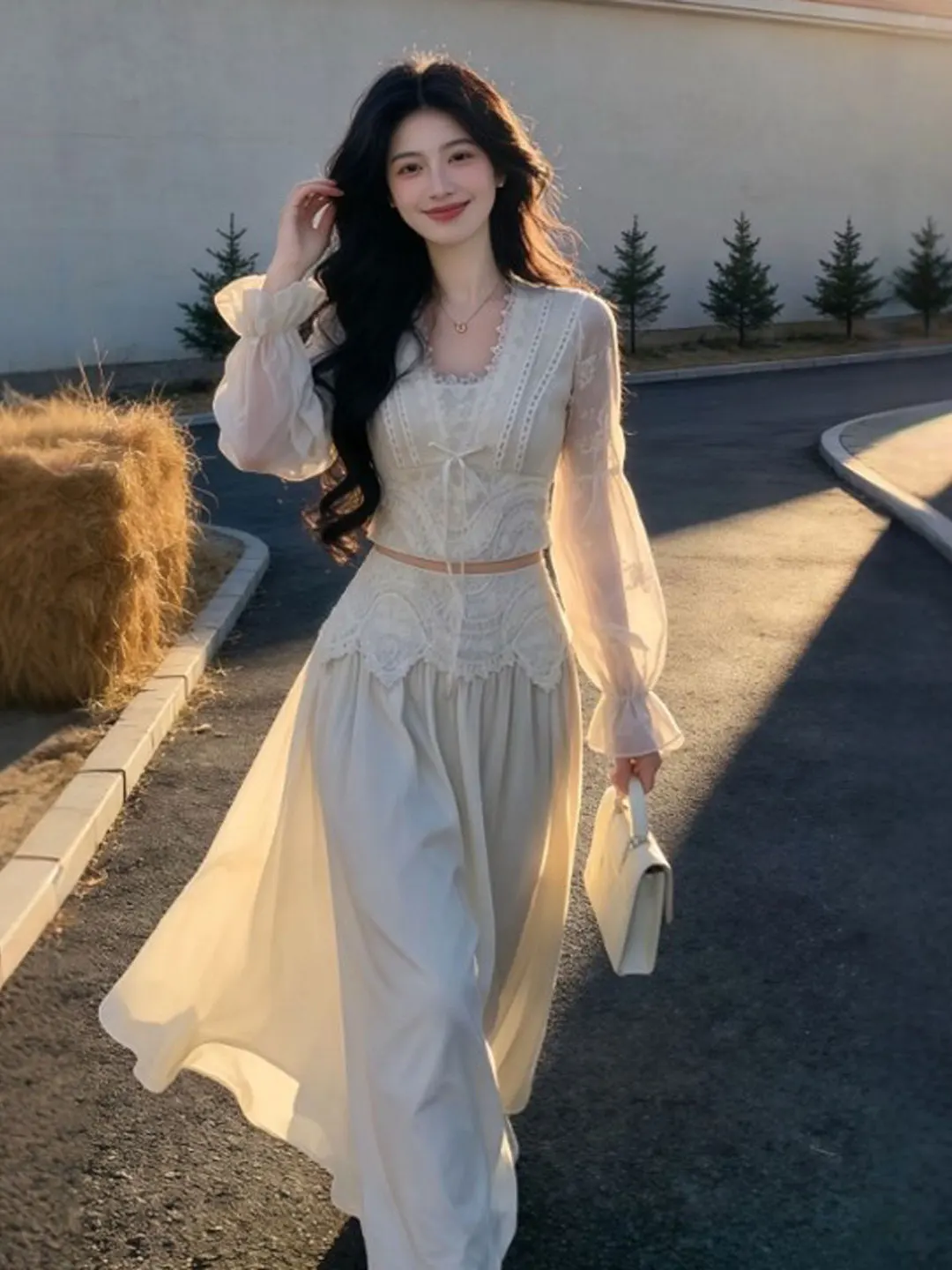 

Нежный комплект из двух предметов: топ и юбка, омолаживающий образ, весна 2026, хлопок, комфортный, с V-образным вырезом, короткий рукав