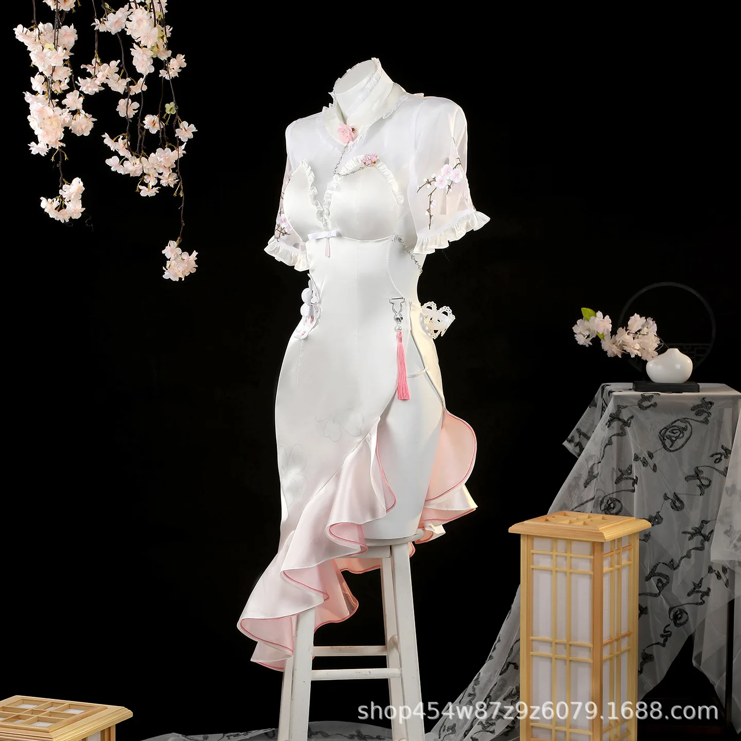 

Nikke: Goddess of Victory Dorothy Cosplay Costume - Sexy White Qipao, Anime Game Female Performance Outfit Game Themed Parties