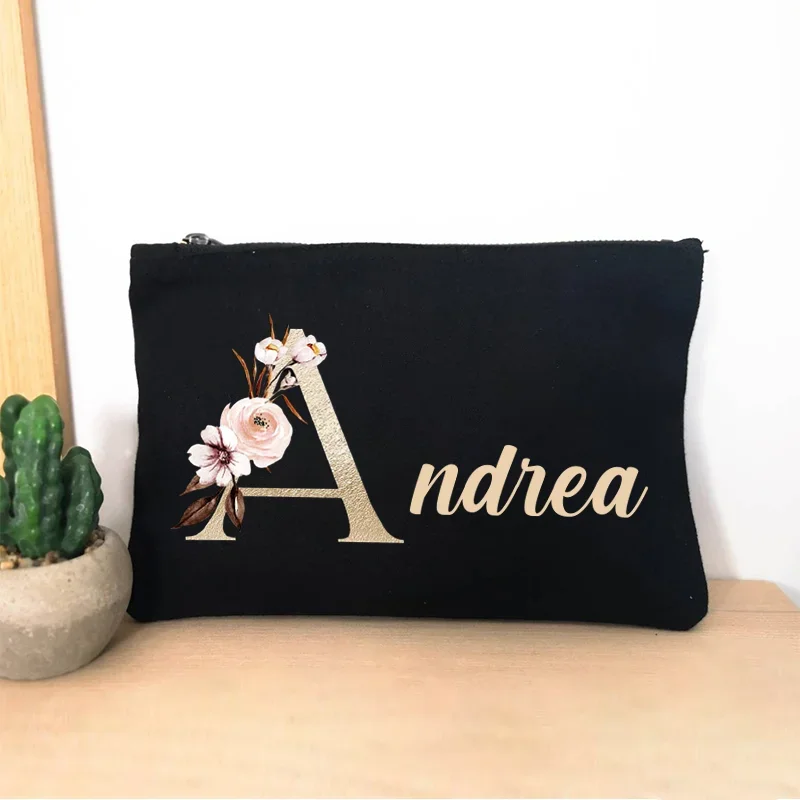 

Персонализированная косметичка с именем, золотая косметичка с инициалом A и цветочным узором, черный холщовый органайзер на молнии для туалетных принадлежностей, подарок для подружки невесты.