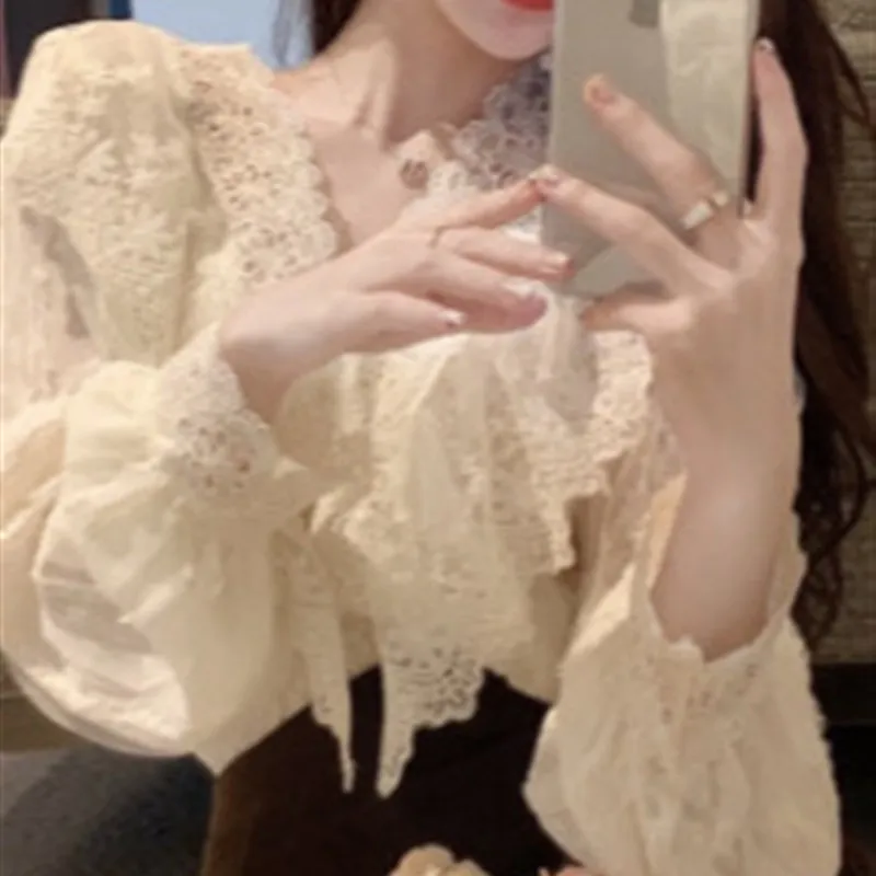 

Early Autumn Slimming V-Neck Lace Trimmed Lotus Leaf Long Sleeve Women's Shirt Comfortable Breathable Lantern Sleeve Blouse