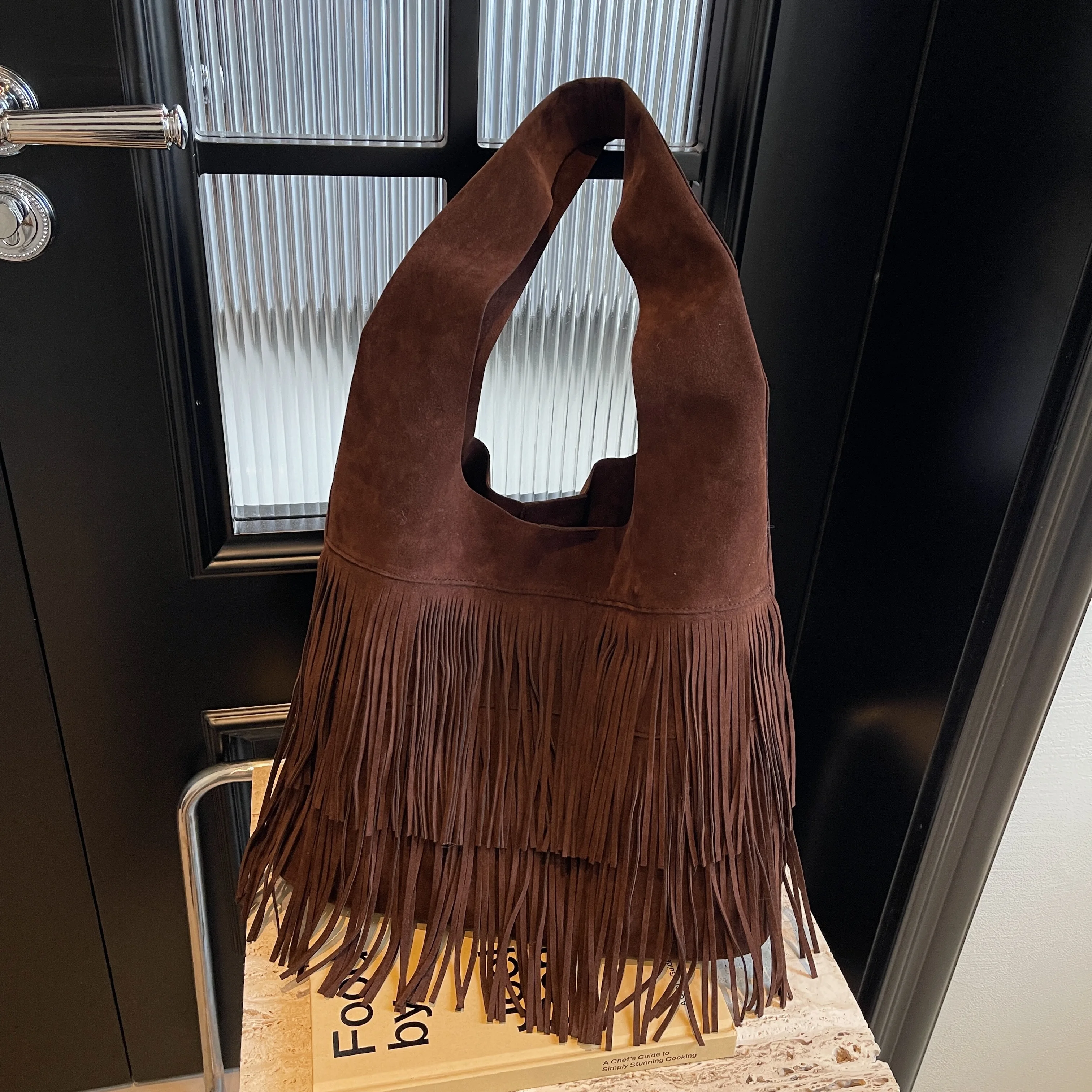 Autumn and Winter Retro Leather Velvet Tassel Bag for Women 2024 New Casual Large Capacity Shoulder Bag Handheld Bucket Bag