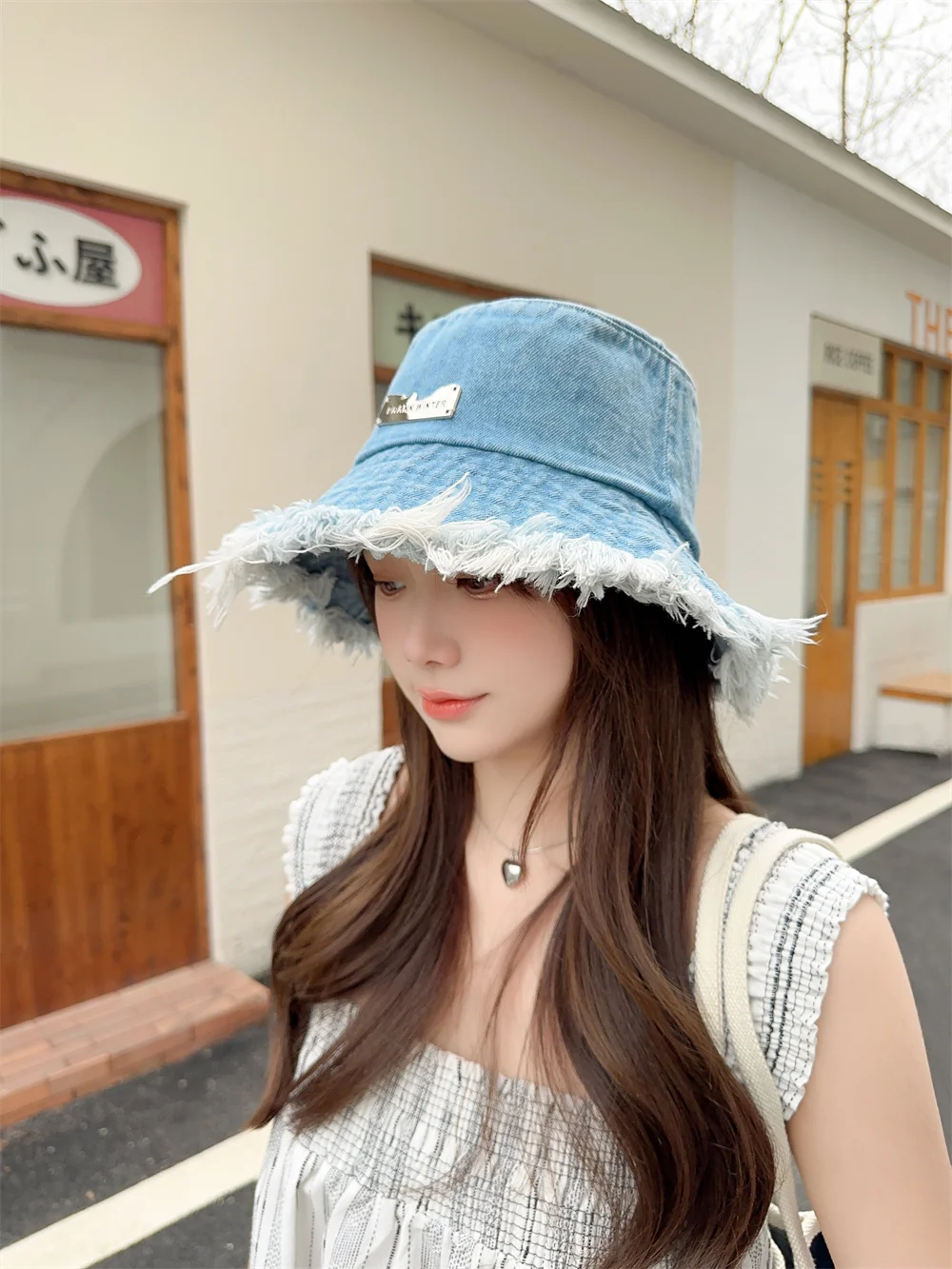 Fashion Rough Edge Ripped Tassel Denim Fisherman Hats Summer Women's Washed Old Bucket Hat Outdoor Ladies Big Eaves Sunshade Cap