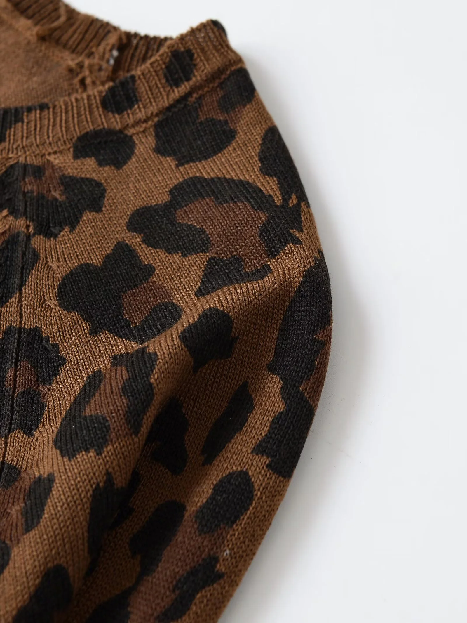 2025 inverno nuove donne moda casual basic maglia fine manica lunga T-shirt girocollo maglione lavorato a maglia con stampa leopardata