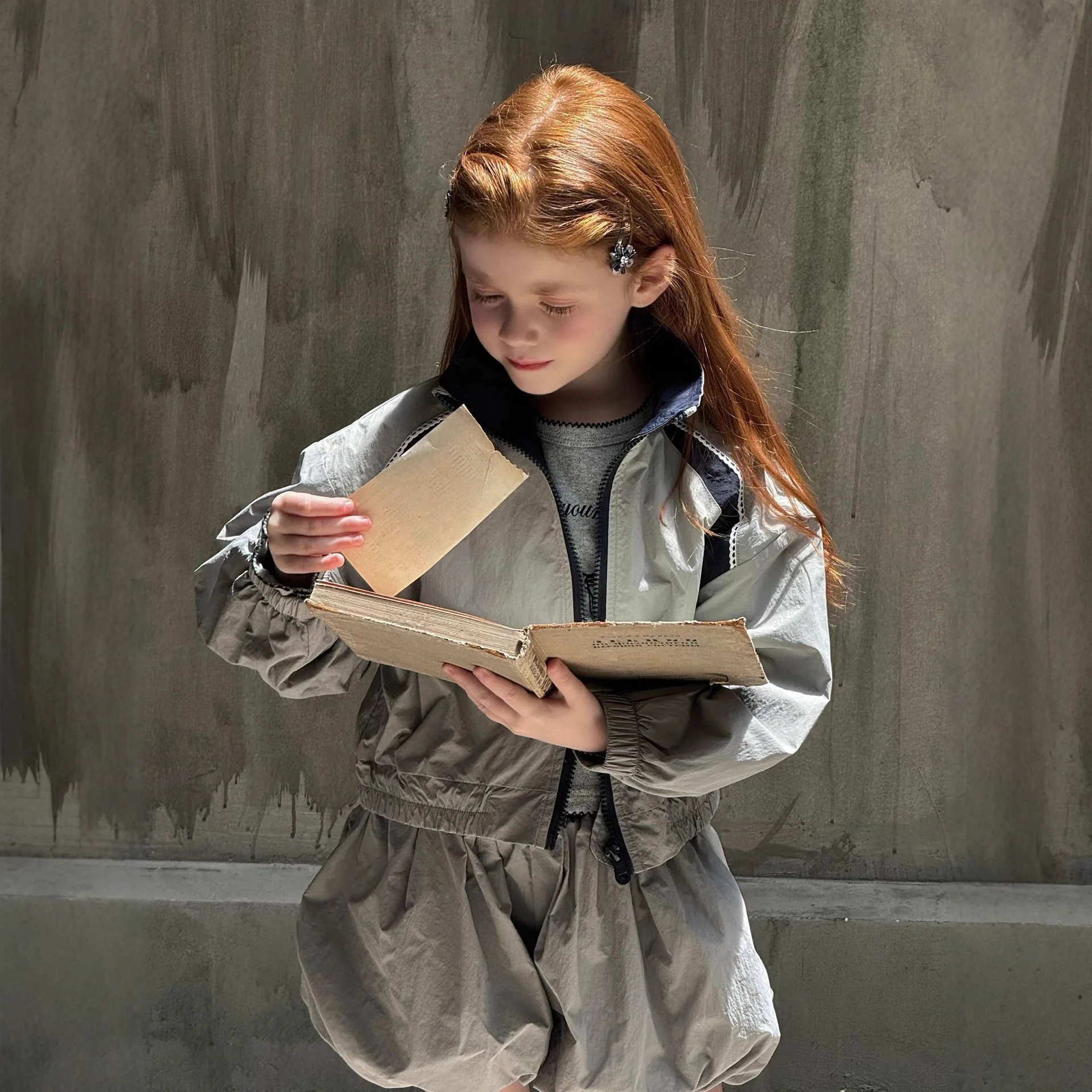 ملابس أطفال جديدة لخريف وشتاء 2025 طقم جاكيت كوري للفتيات طقم نمط رياضي للأطفال