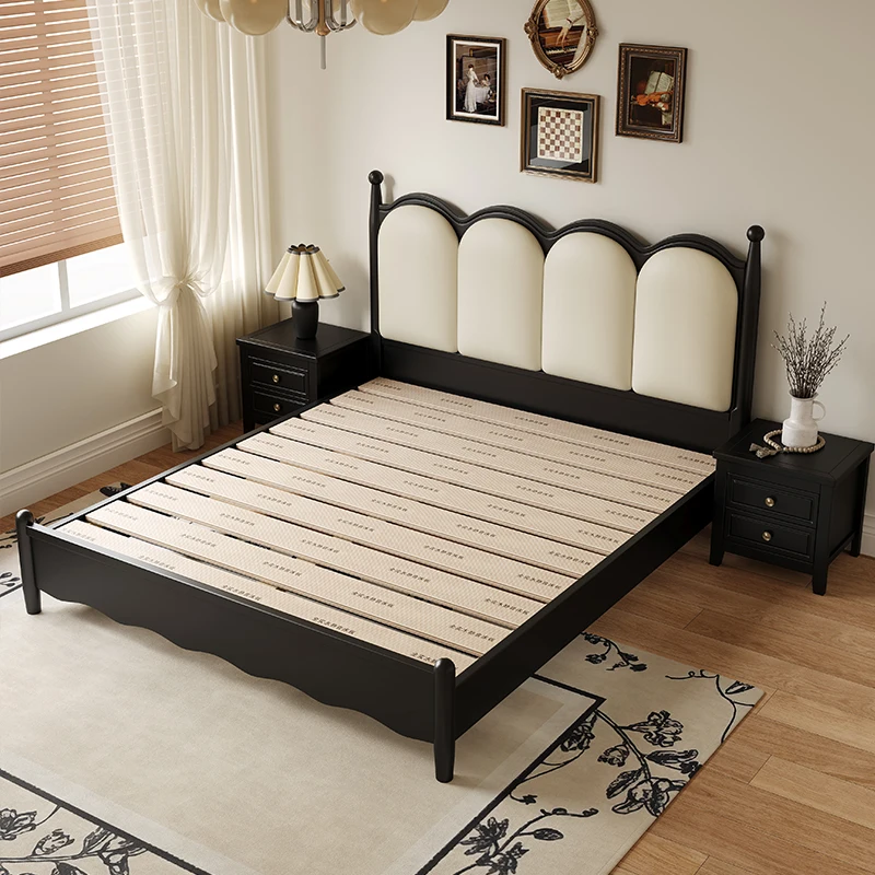 Französisches Retro-Massivholzbett, mittelalterliches Hauptschlafzimmer, 1,5 m großes Doppelbett, moderne, einfache, leichte, luxuriöse weiche Tasche aus schwarzem Leder