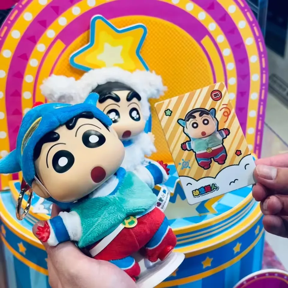 

2025Новый натуральный карандаш Шин-тян, нарядная вечеринка, серия, виниловое лицо, плюшевая глухая коробка, милый кулон, фигурки аниме, кукла, загадочная коробка