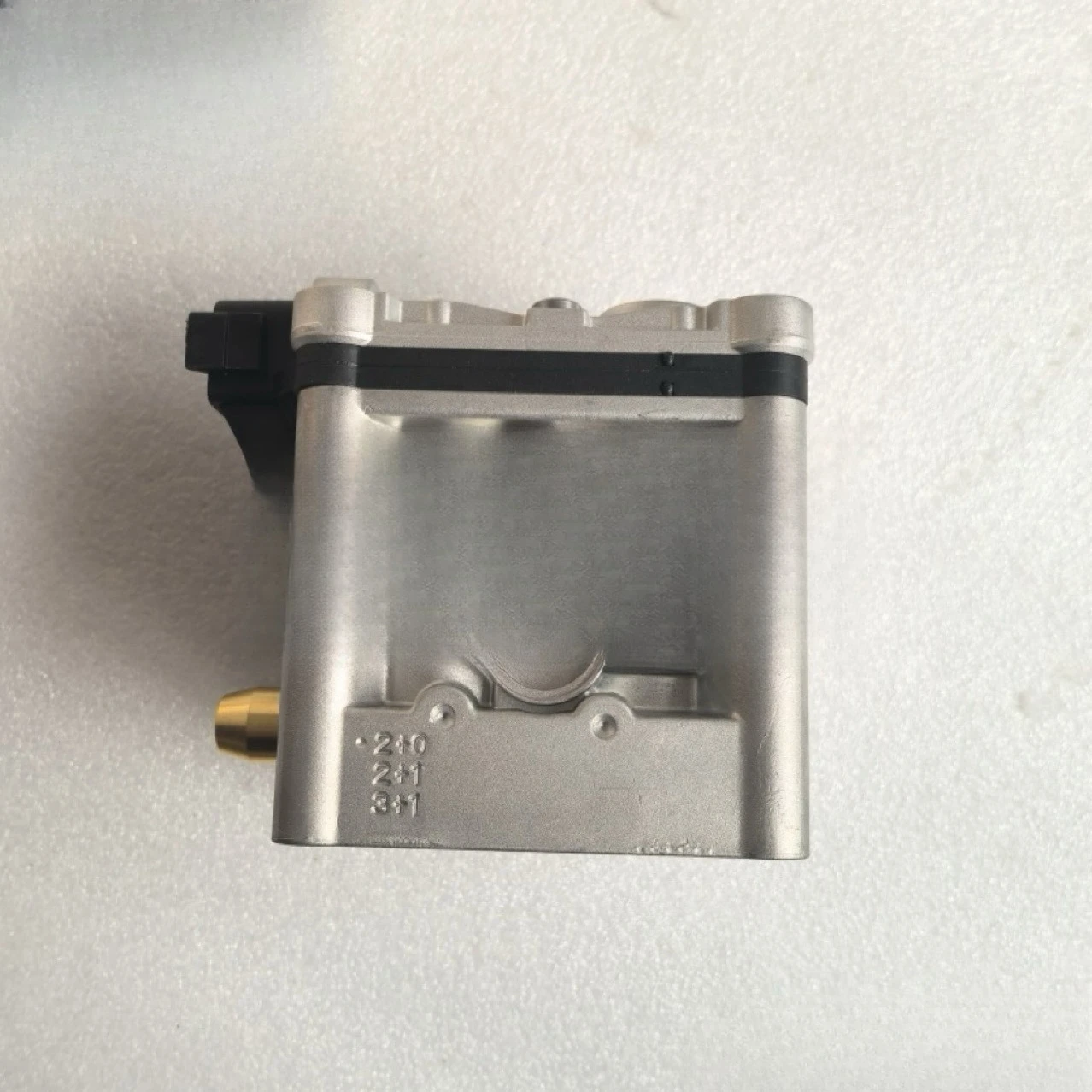 Suitable for EGR exhaust gas recirculation solenoid valve 2021085 1856312 1744086