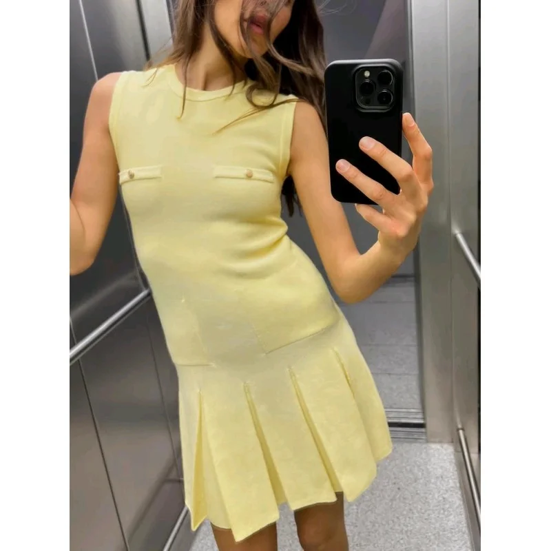 فستان نسائي جديد لفصل الربيع برقبة مستديرة بدون أكمام مع جيوب مزينة وطيات واسعة، تنورة ميني متماسكة بتصميم A-Line وخصر مرتفع
