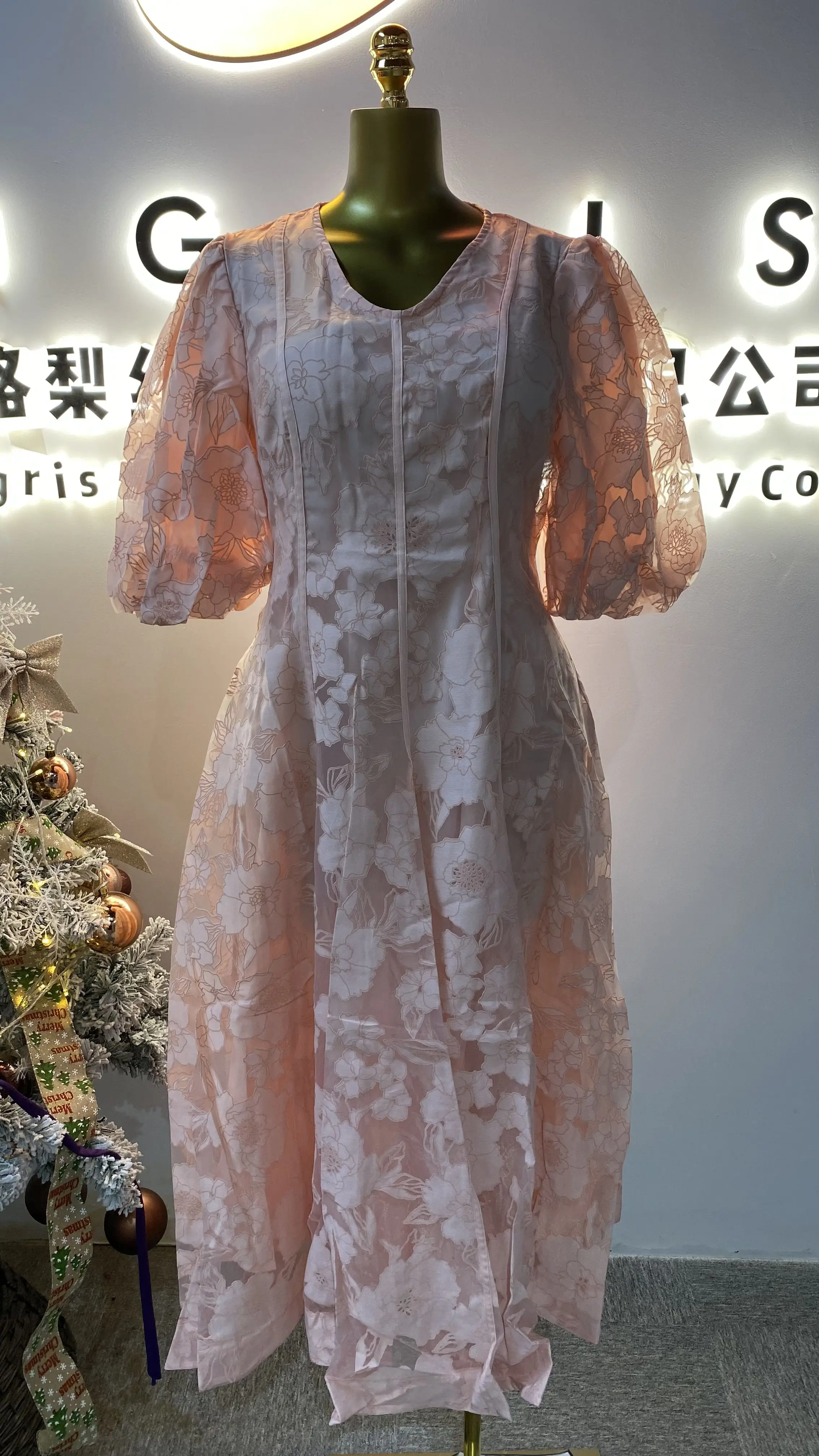 

Women's New Elegant V-Neck Puff Sleeve Jacquard Casual Flower Embroidery Belt Party Dress-GZMM469