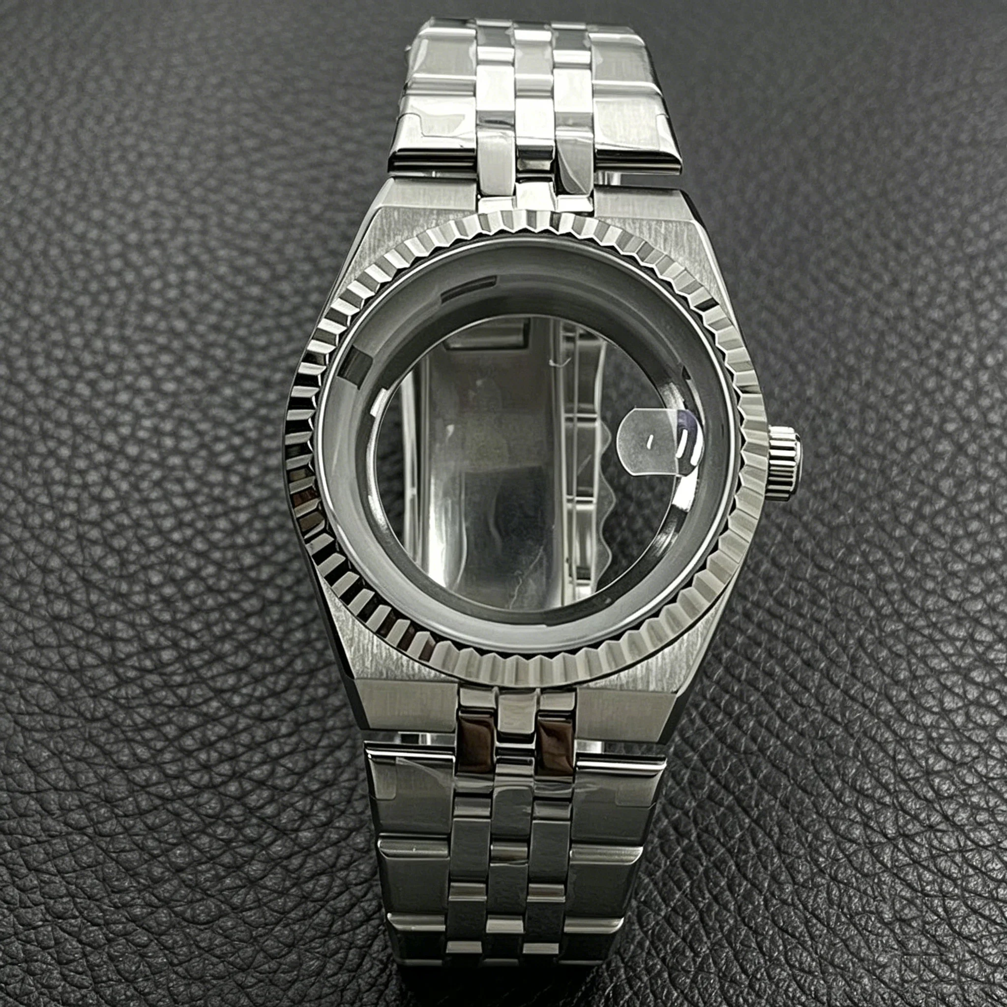 

39.5mm silver case, strap and dial size is 33.8mm, sapphire glass, compatible with NH35 movement, replacement and repair of watc