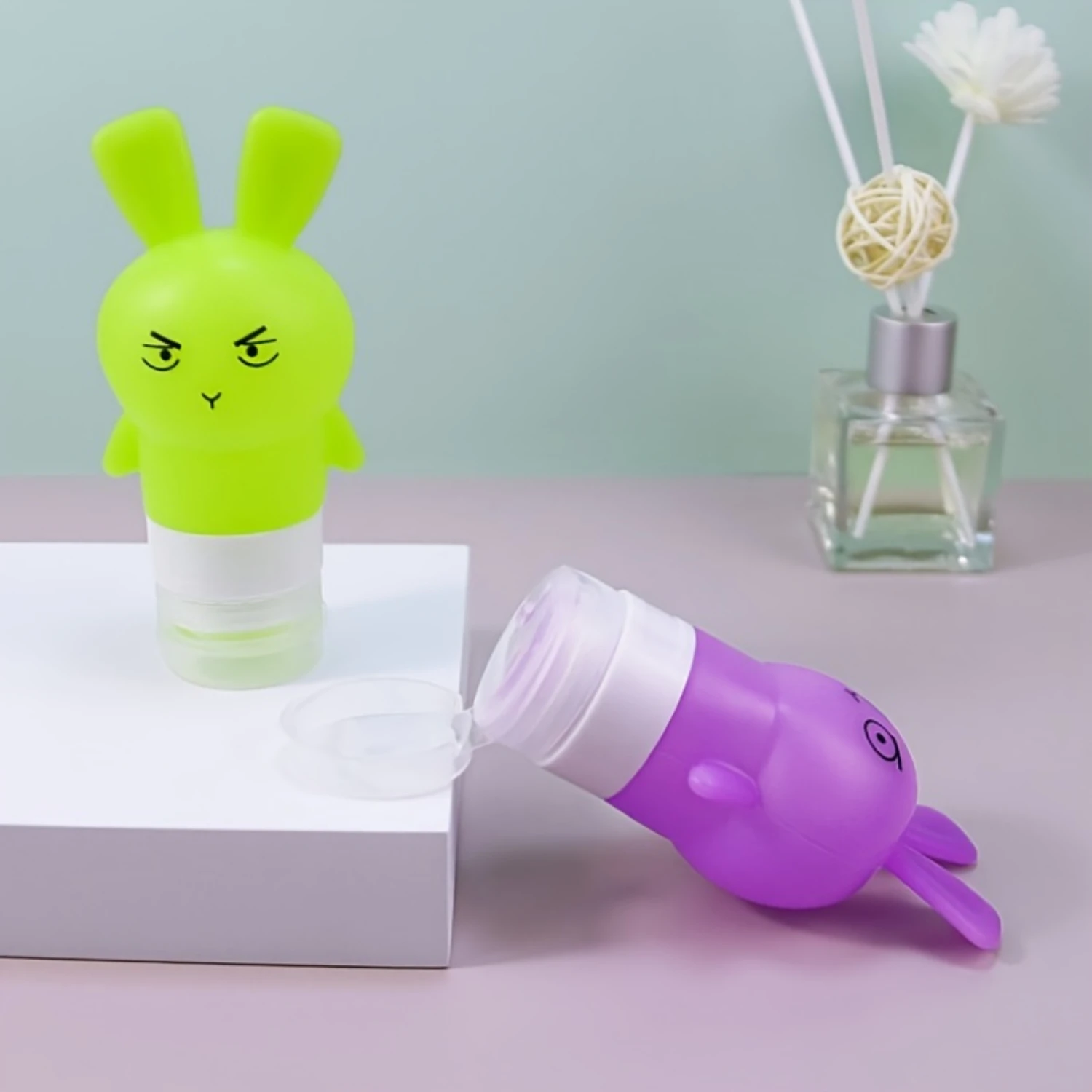 4 шт., силиконовые бутылки-дозаторы с милым кроликом, набор портативных бутылок-дозаторов для путешествий, силиконовая бутылка с крышкой, дорожная банка, мыть D