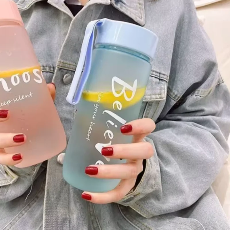 600 مللي كوب ماء بلاستيكي شفاف غير لامع للرياضات الخارجية كوب ماء عصير بارد إبداعي زجاجة مياه بلوري أدوات للشرب للزوجين