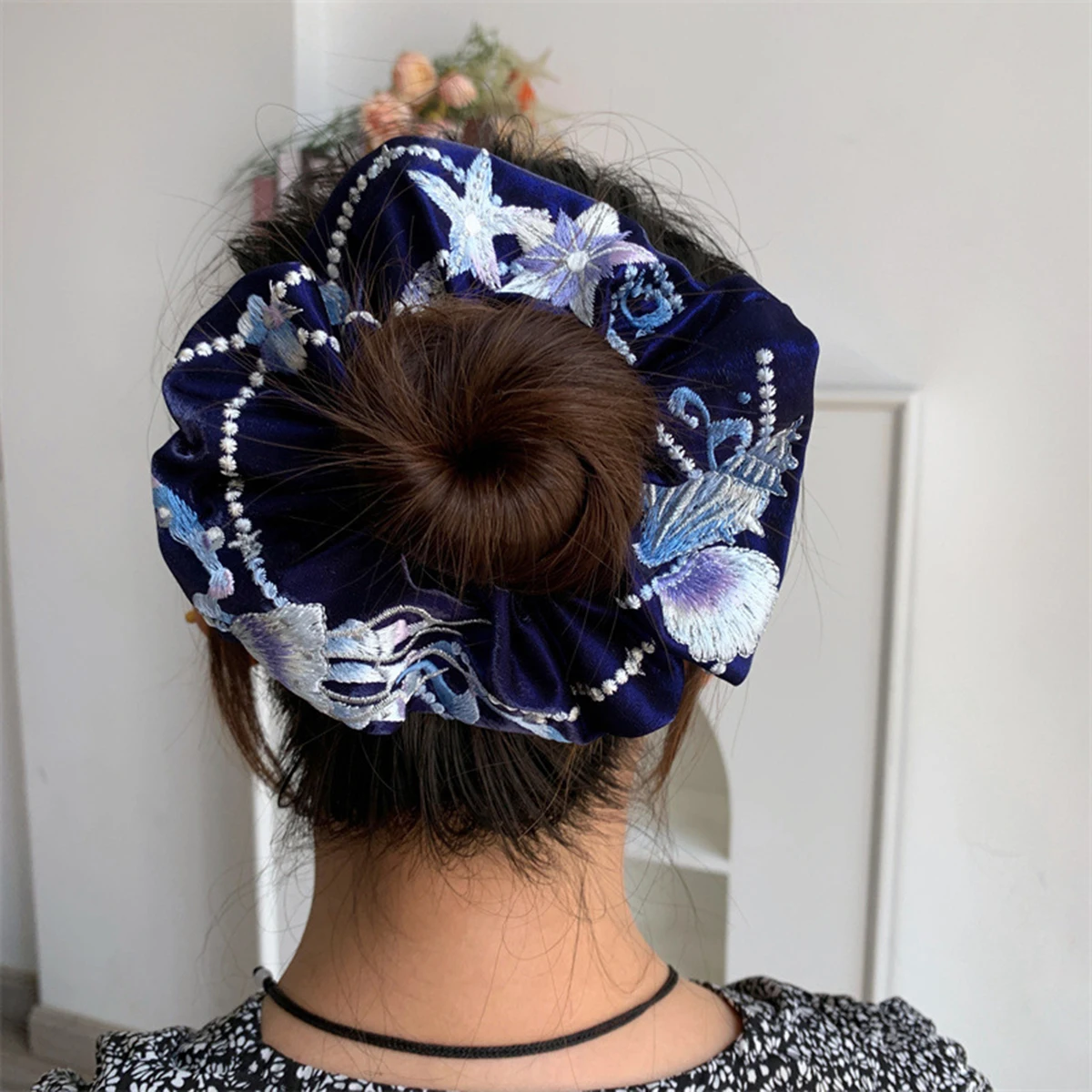 Luxuriöse chinesische High-End-Haargummis mit Stickerei aus der Ozean-Serie für Damen – Exquisite bedruckte Haarbänder im Darm-Design – Detail 8