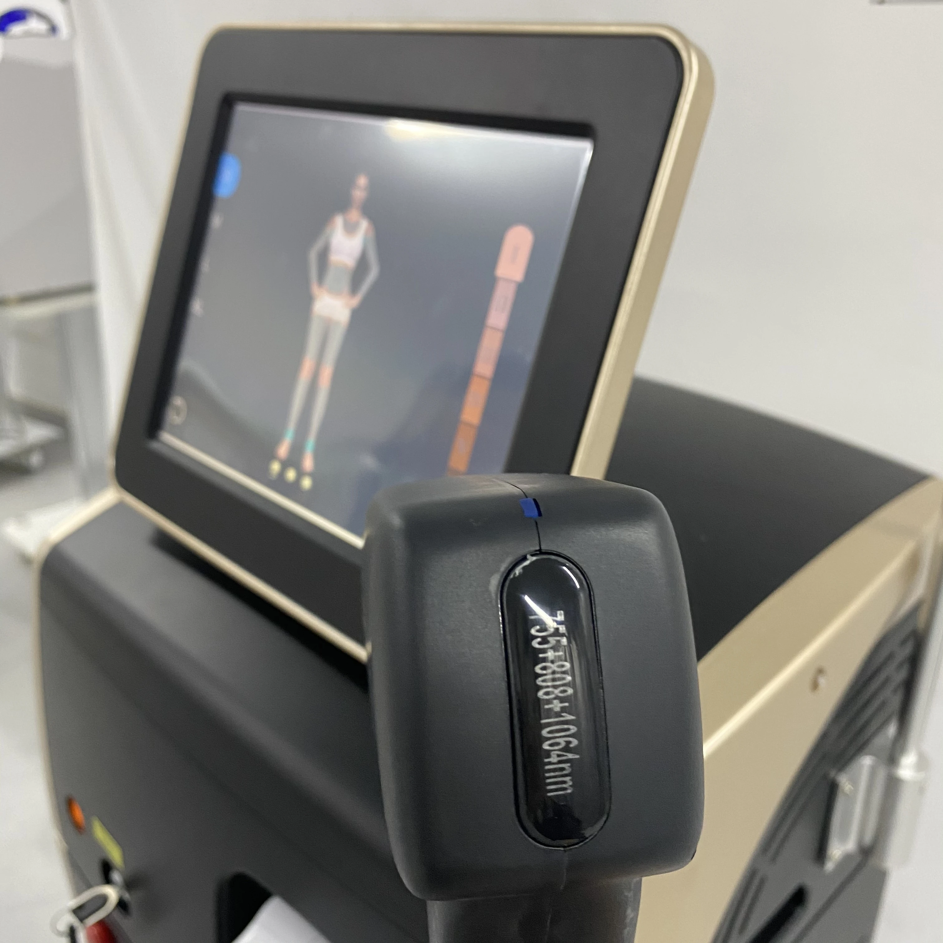 808nm ديود آلة إزالة الشعر بالليزر 4000 واط الوجه الجسم أفضل نتائج الكسندريت التبريد الدائم رئيس آلة إزالة الشعر غير مؤلم صالون